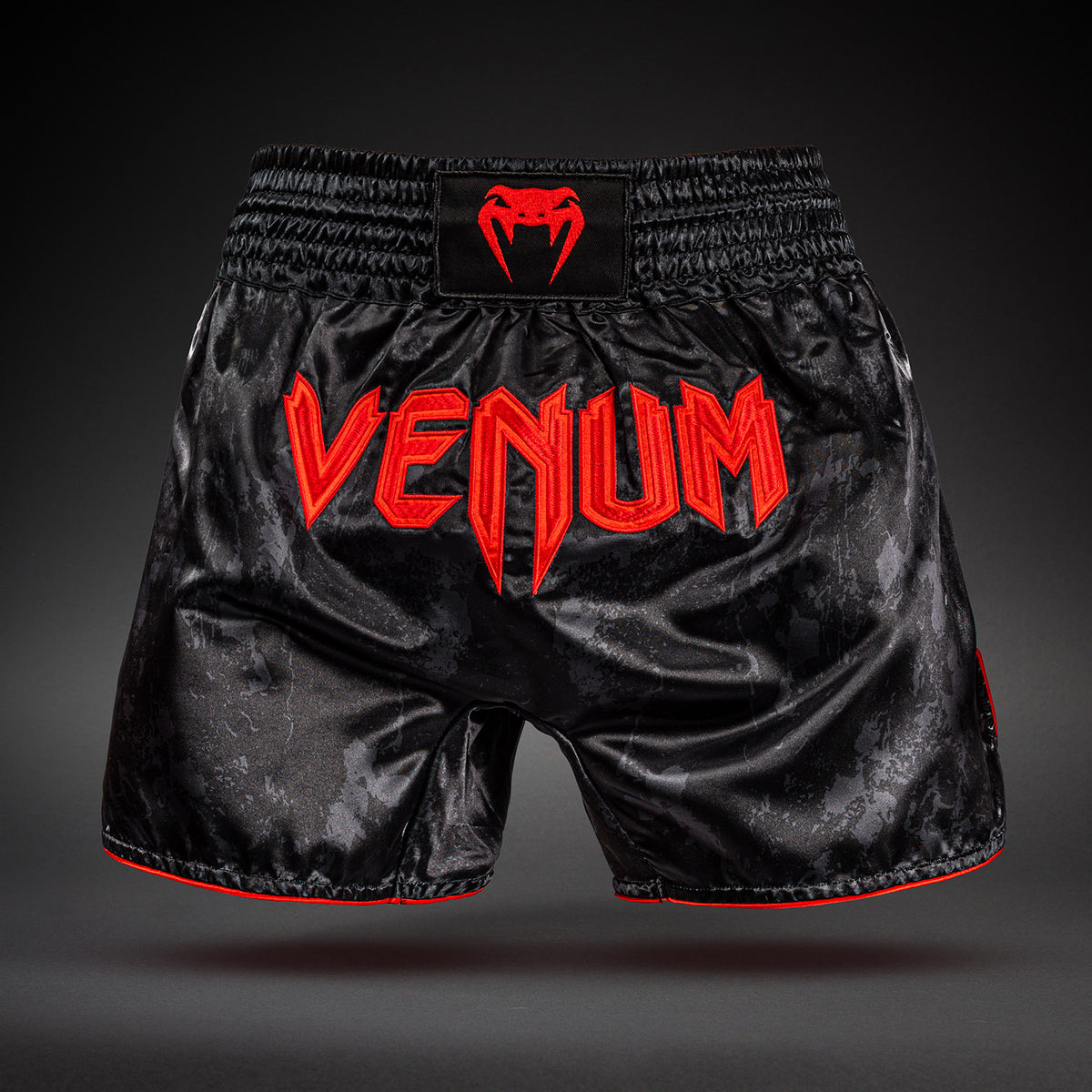 Venum x Batman Short de Muay Thai - Negro/Rojo