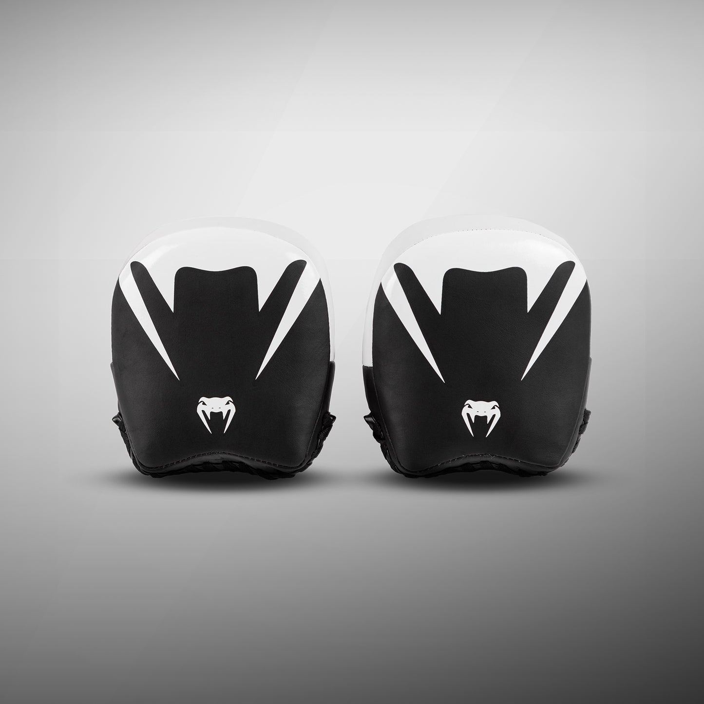 Venum Elite Guantes de Entrenamiento Gruesos de Cuero Mini (Par) - Negro/Blanco