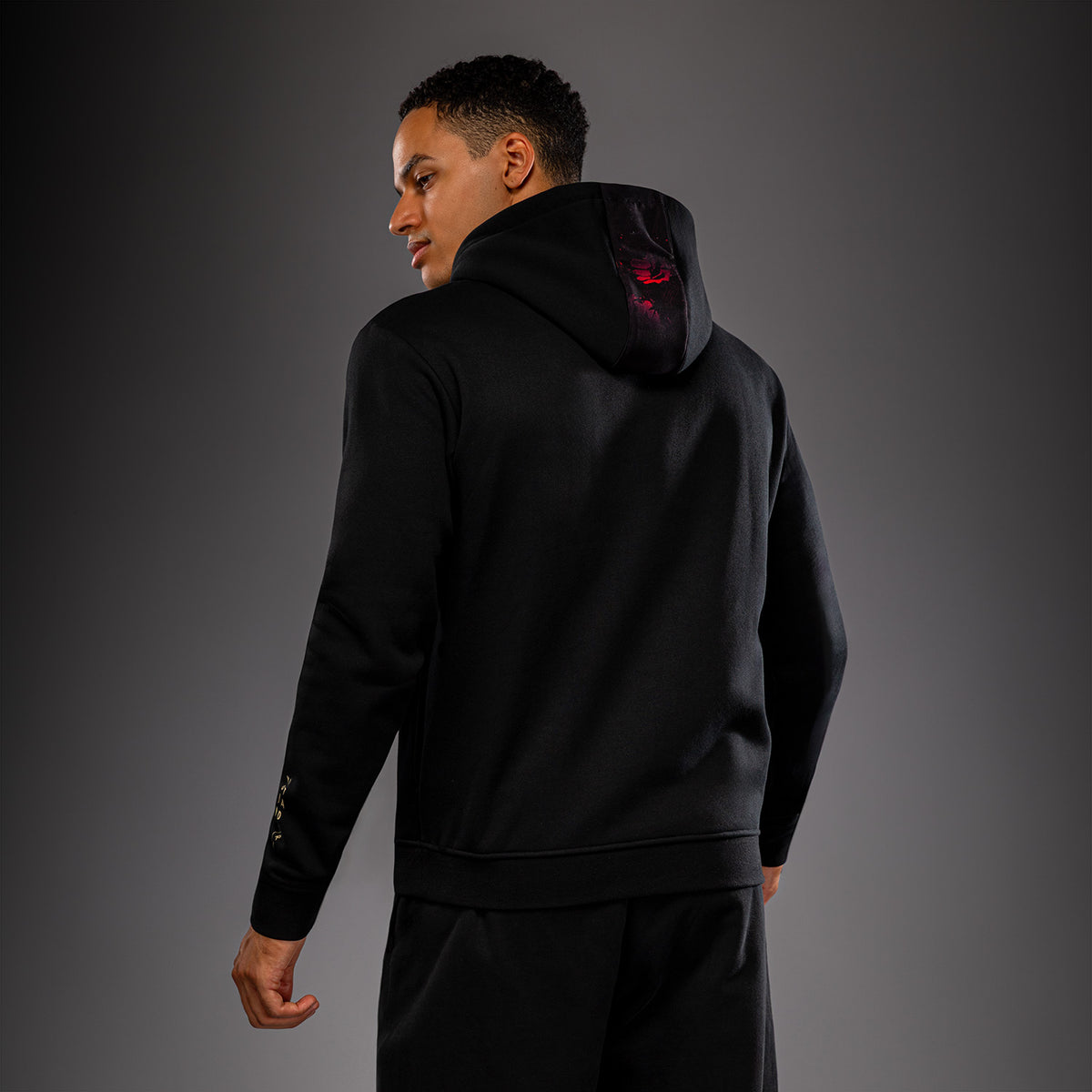 Jujutsu Kaisen x Venum Itadori Sudadera con Capucha  – Negro/Rojo