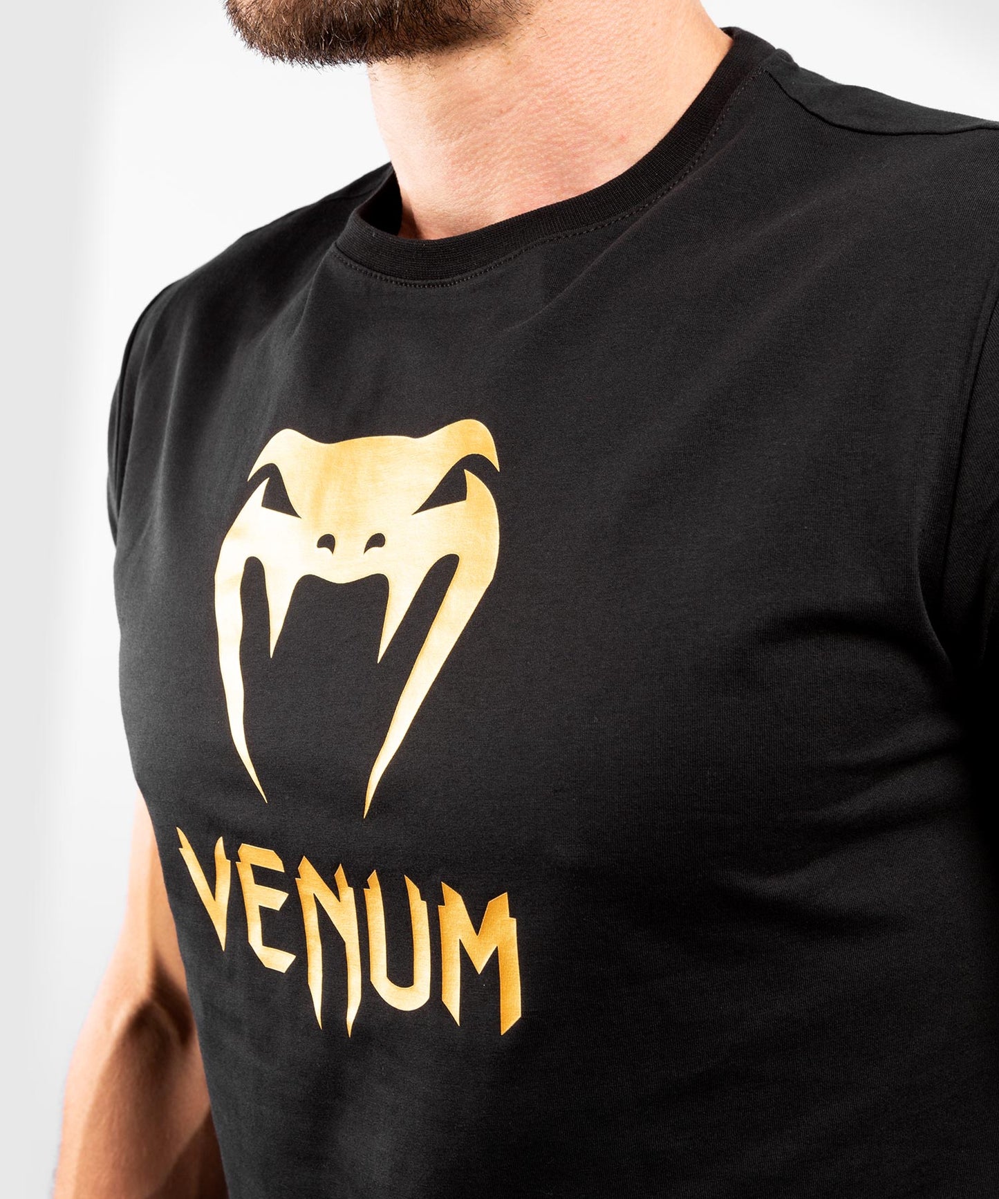 Camiseta Venum Classic - Negro/Oro