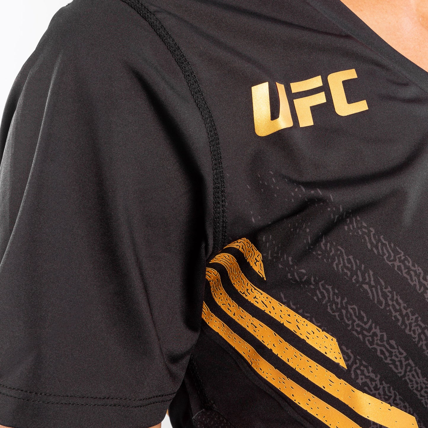 Camiseta Técnica Para Mujer UFC Venum Authentic Fight Night - Campeón
