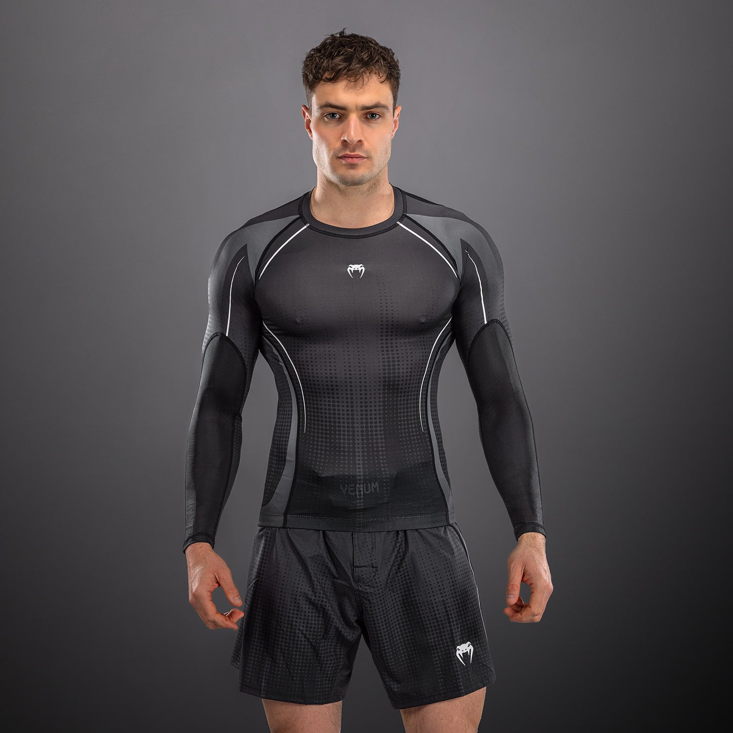 Venum Stealth Rashguard Manga Larga – Negro/Blanco