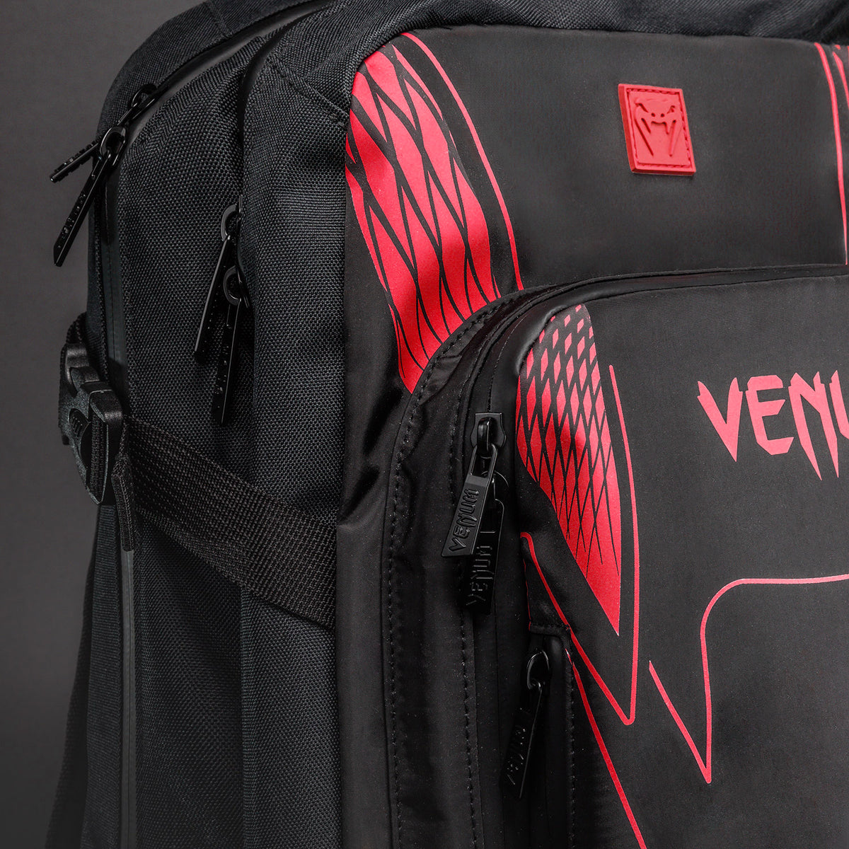 Venum Amazonia Reborn Mochila (15-25 L) - Negro/Rojo