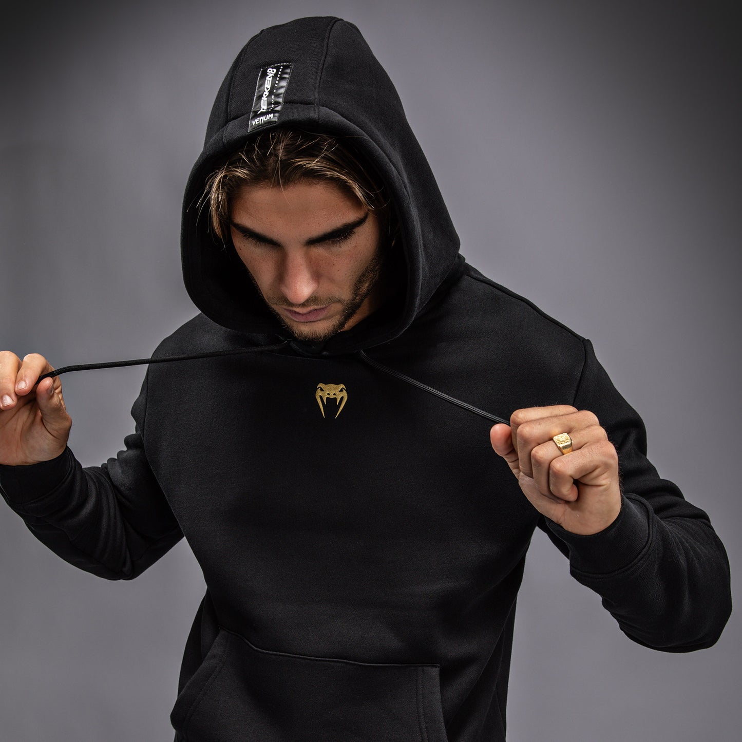 Venum x TEKKEN 8 - Marshall Law Sudadera - Negro/Rojo/Oro