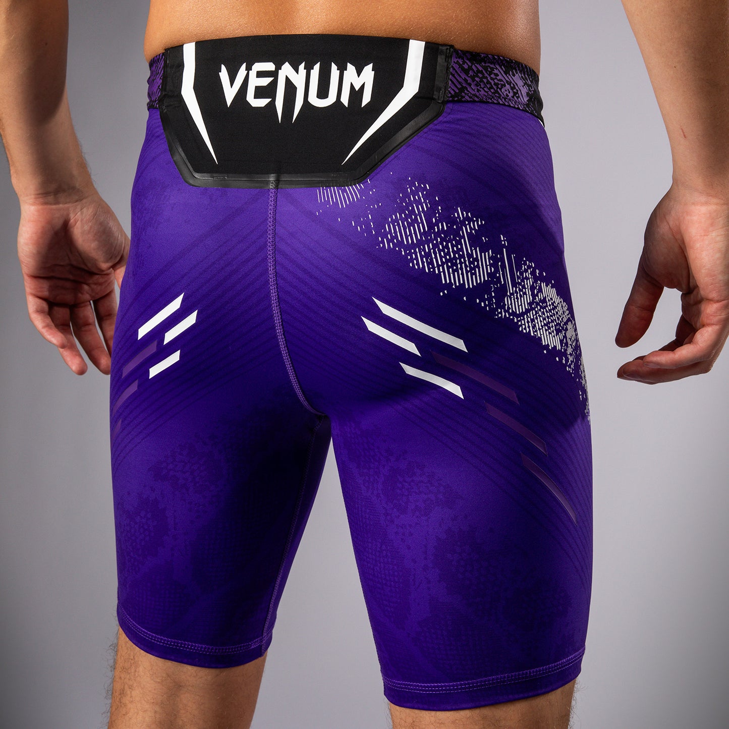 UFC Adrenaline by Venum Authentic Fight Night Vale Tudo Shorts para Hombre - Morado