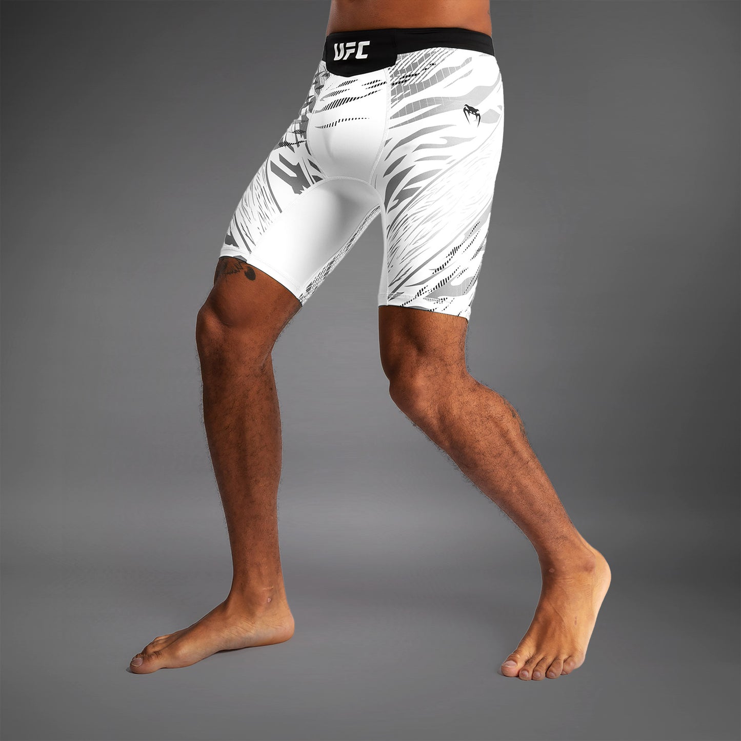 UFC Fusion by Venum Authentic Fight Night Vale Tudo Shorts para Hombre - Blanco