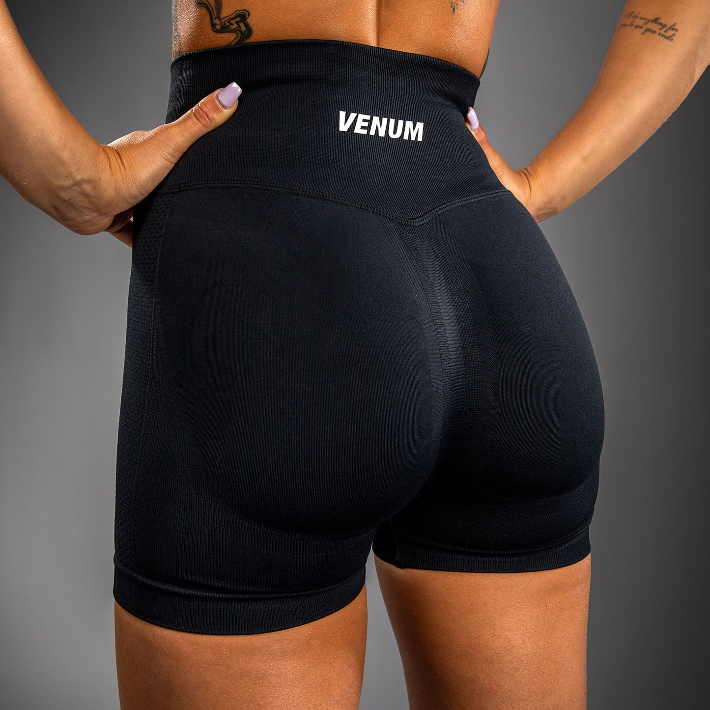 Venum Sculpt Shorts Vale Tudo – Negro/Blanco