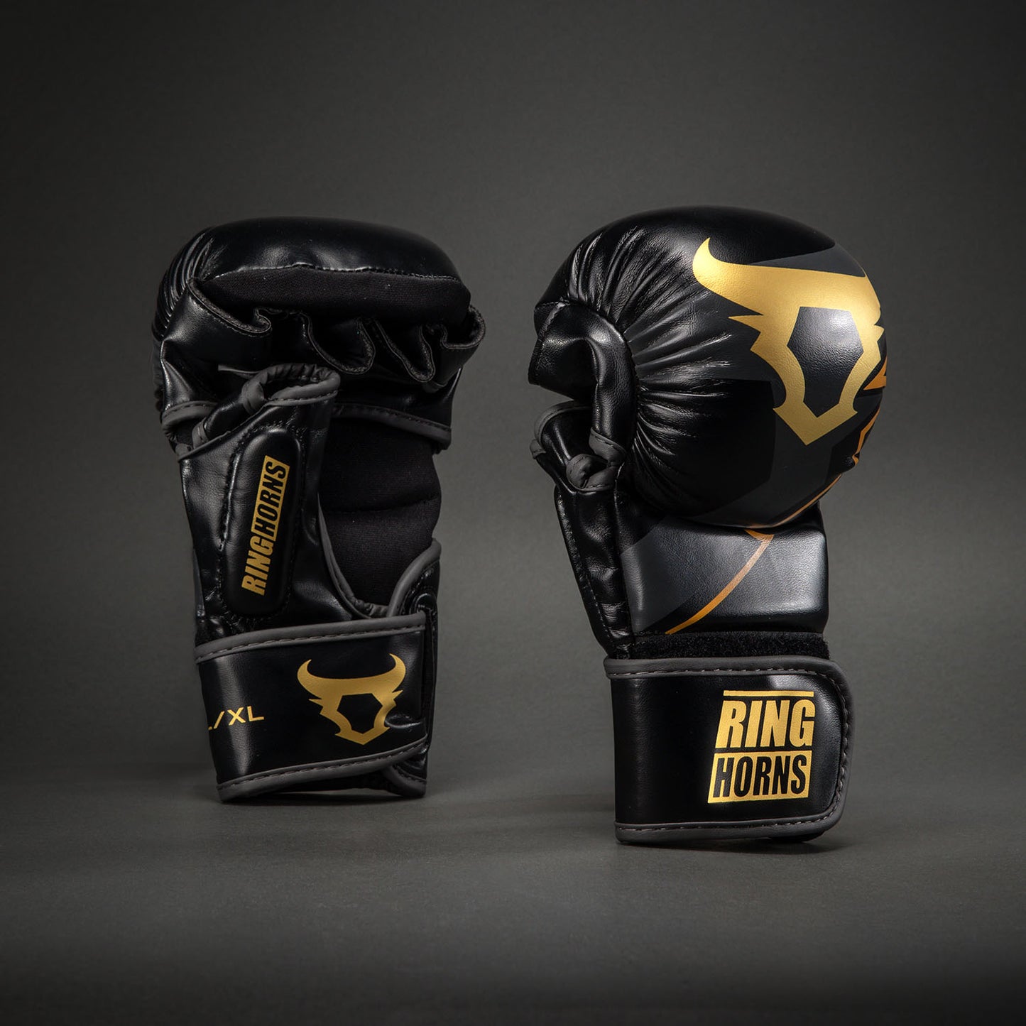 Venum Ringhorns Charger Guantes de Sparring MMA - Negro/Oro