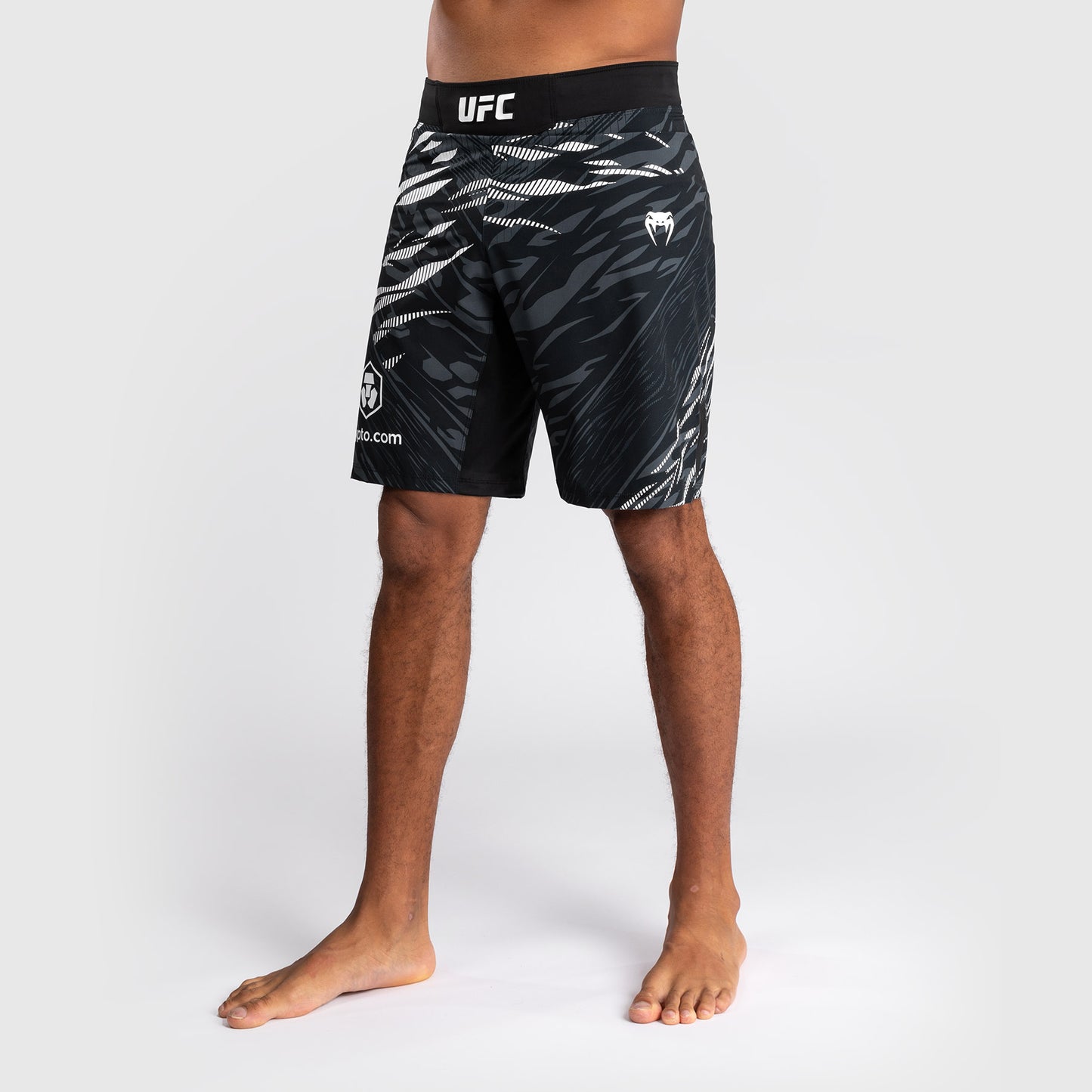UFC Fusion by Venum Personalizados Authentic Fight Night Shorts de Lucha para Hombre - Ajuste Largo - Negro