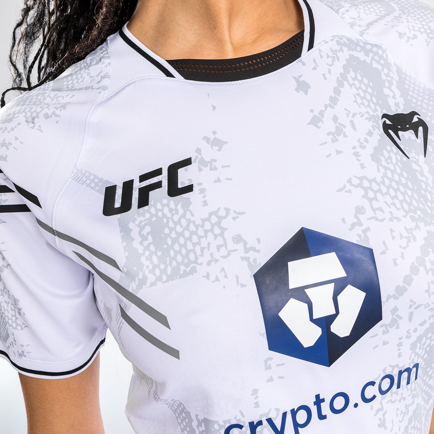 UFC Adrenaline by Venum Authentic Fight Night T-shirt Walkout para Mujer - Blanco