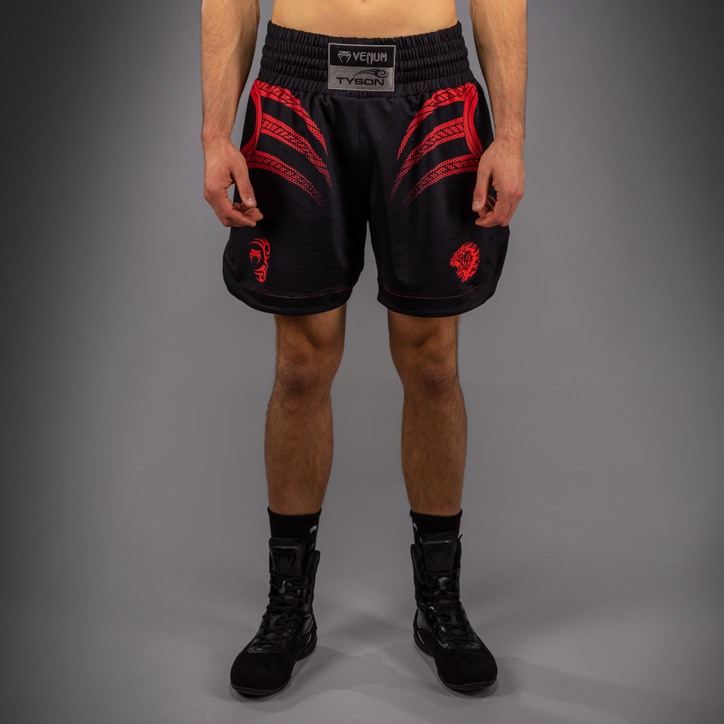 Venum x Mike Tyson Tiger Shorts de Boxeo - Negro Profundo/Rojo Intenso