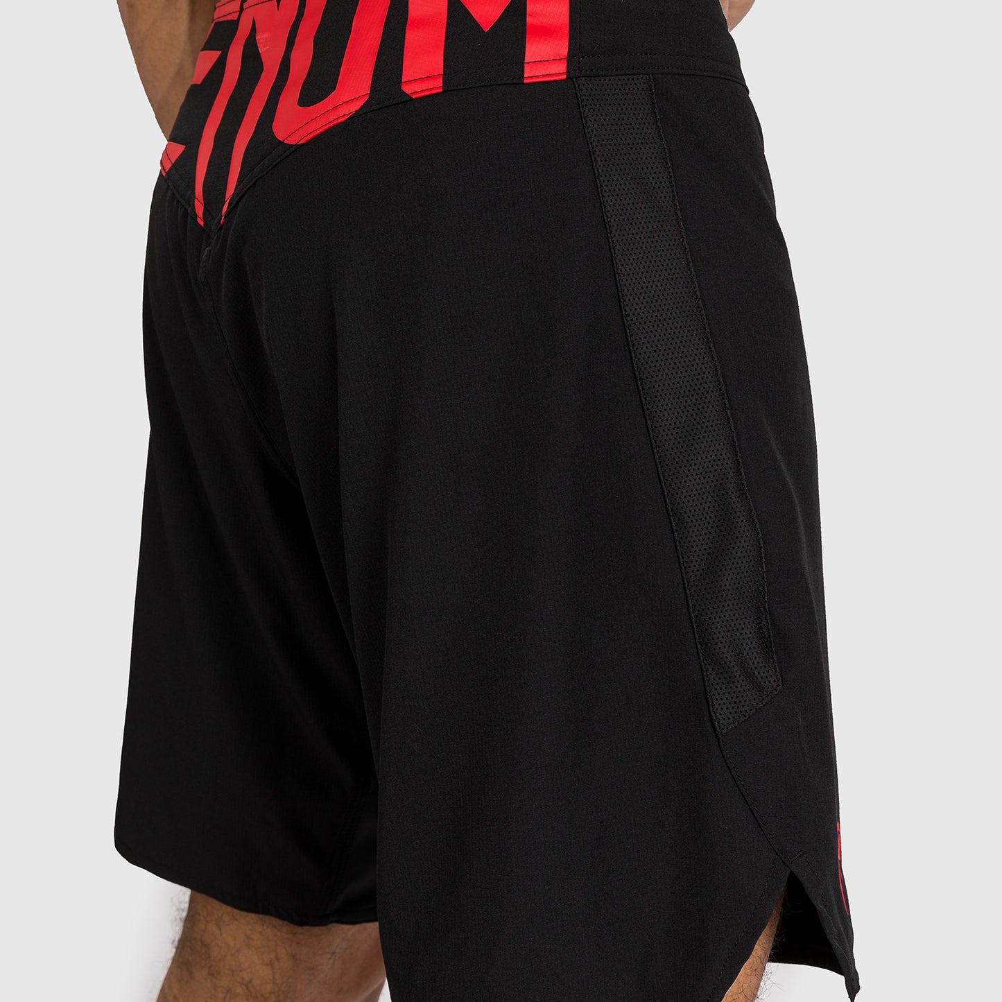 Venum Light 5.0 Pantalones cortos de lucha - Negro/Rojo