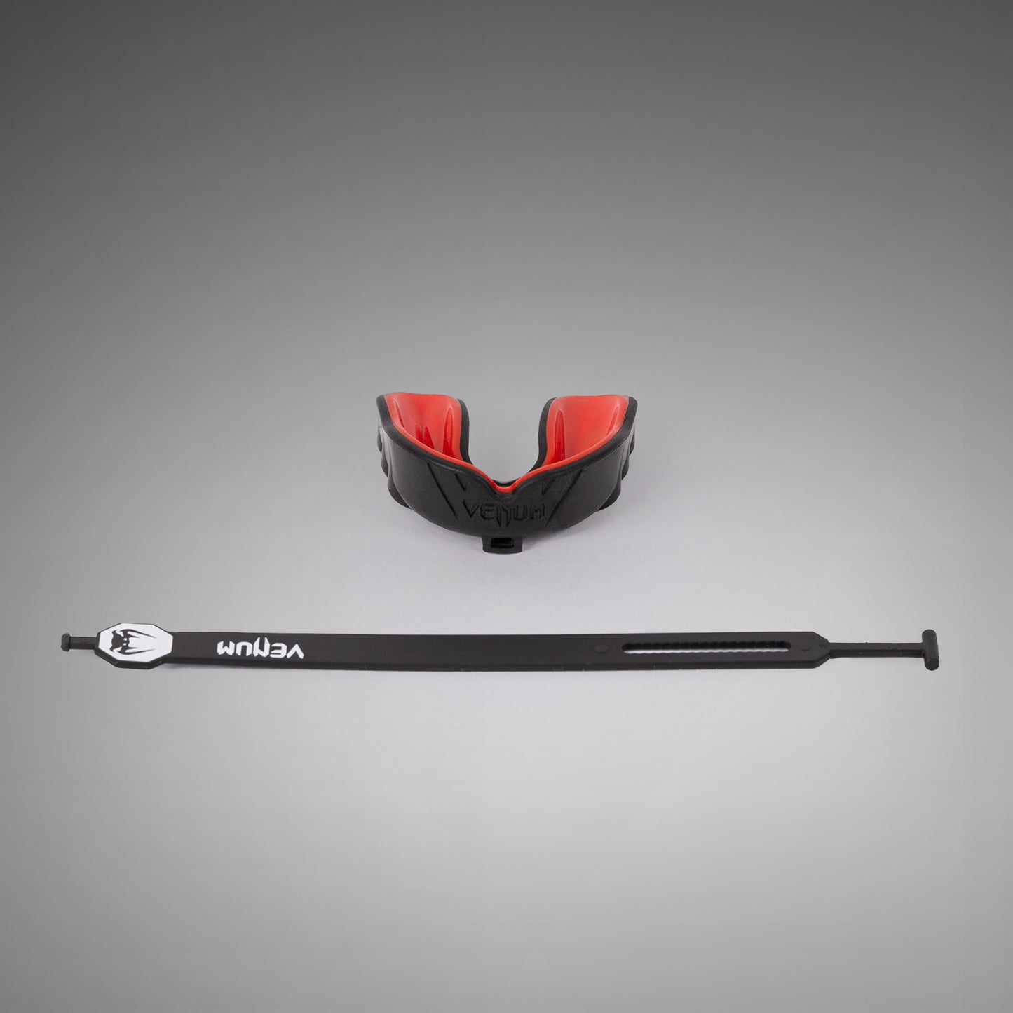 Venum Challenger Protector Bucal con Correa/Sin Correa - Negro/Rojo