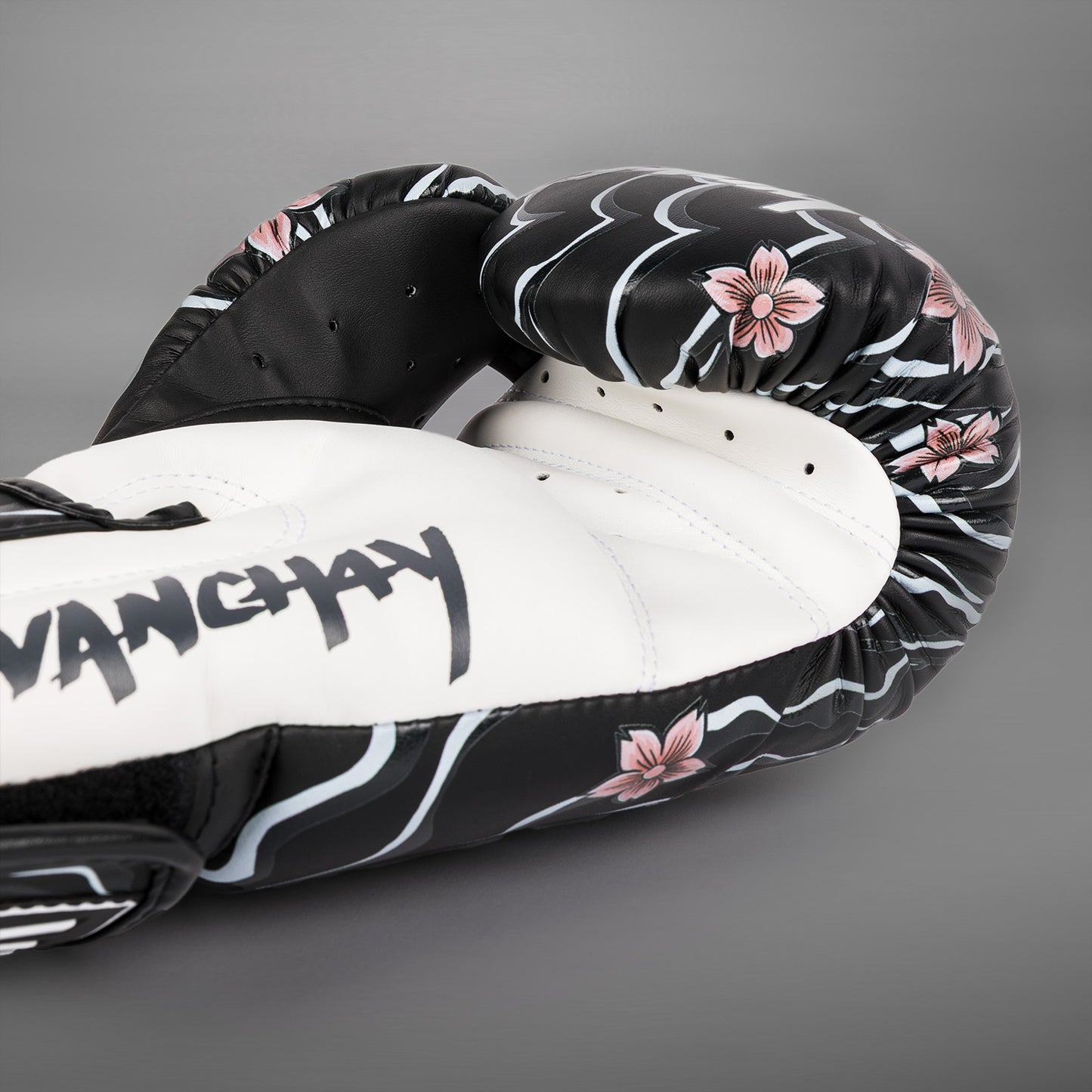 Venum x Tawanchay Guantes de Boxeo – Negro/Blanco