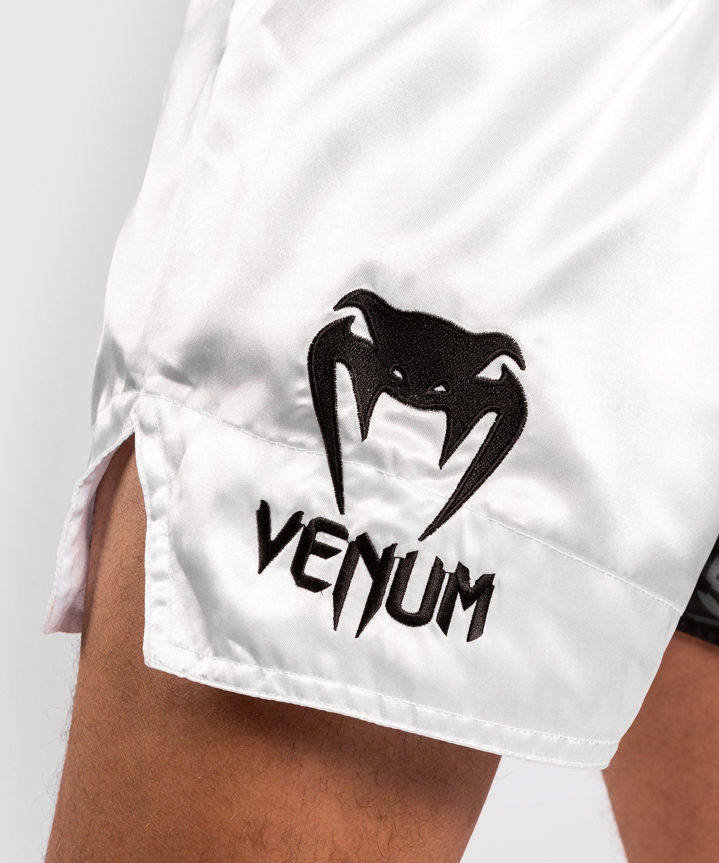 Pantalones cortos Venum Logos Muay Thai - Negro/Blanco