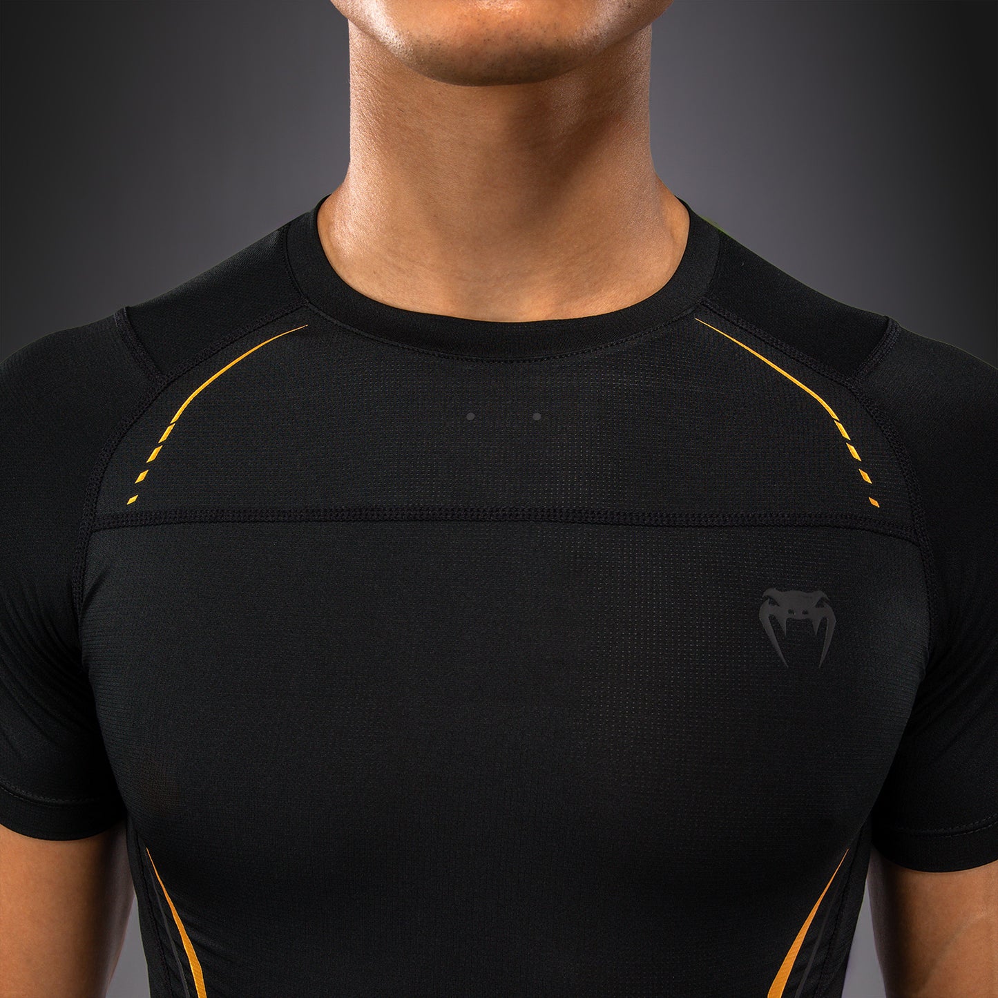 Venum G-Core Rashguard Manga Corta - Negro/Oro