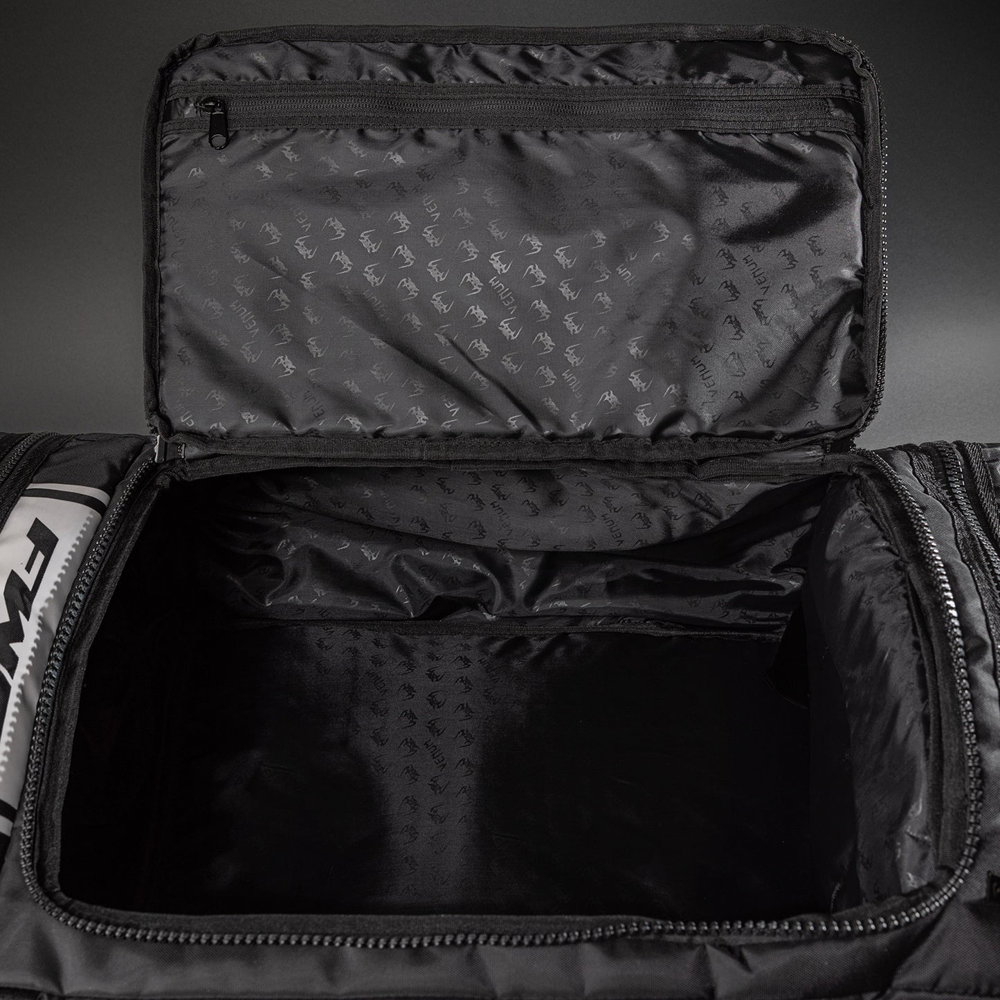 UFC Unity by Venum Authentic Fight Week Bolsa de Equipamiento – Negro/Blanco