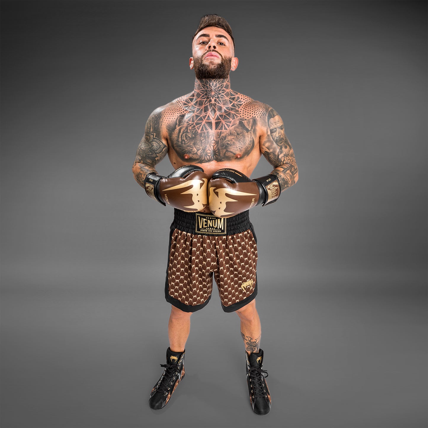 Shorts de Boxeo Venum Monogram - Negro/Marrón