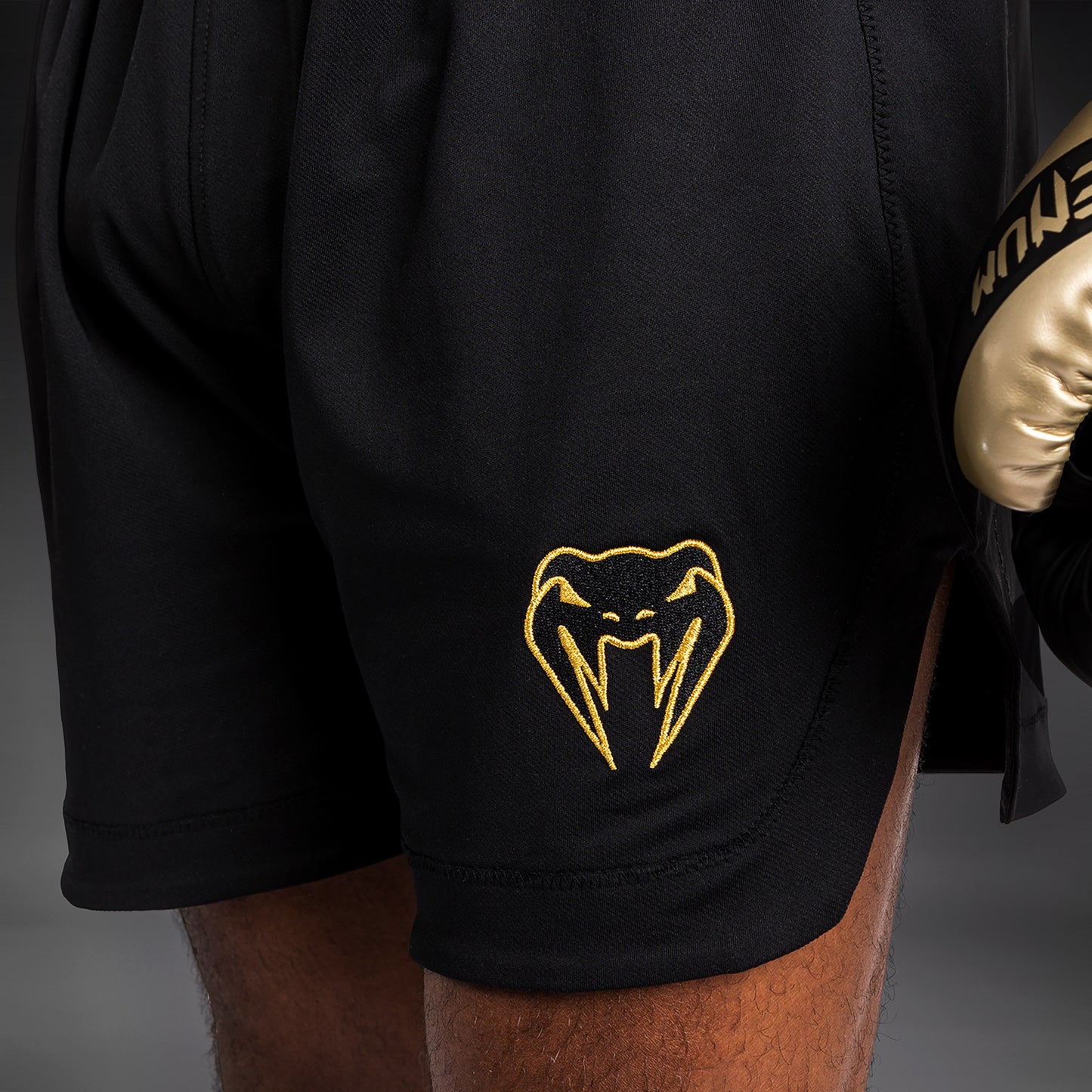 Venum Classic  Boxing Shorts - Negro/Dorado