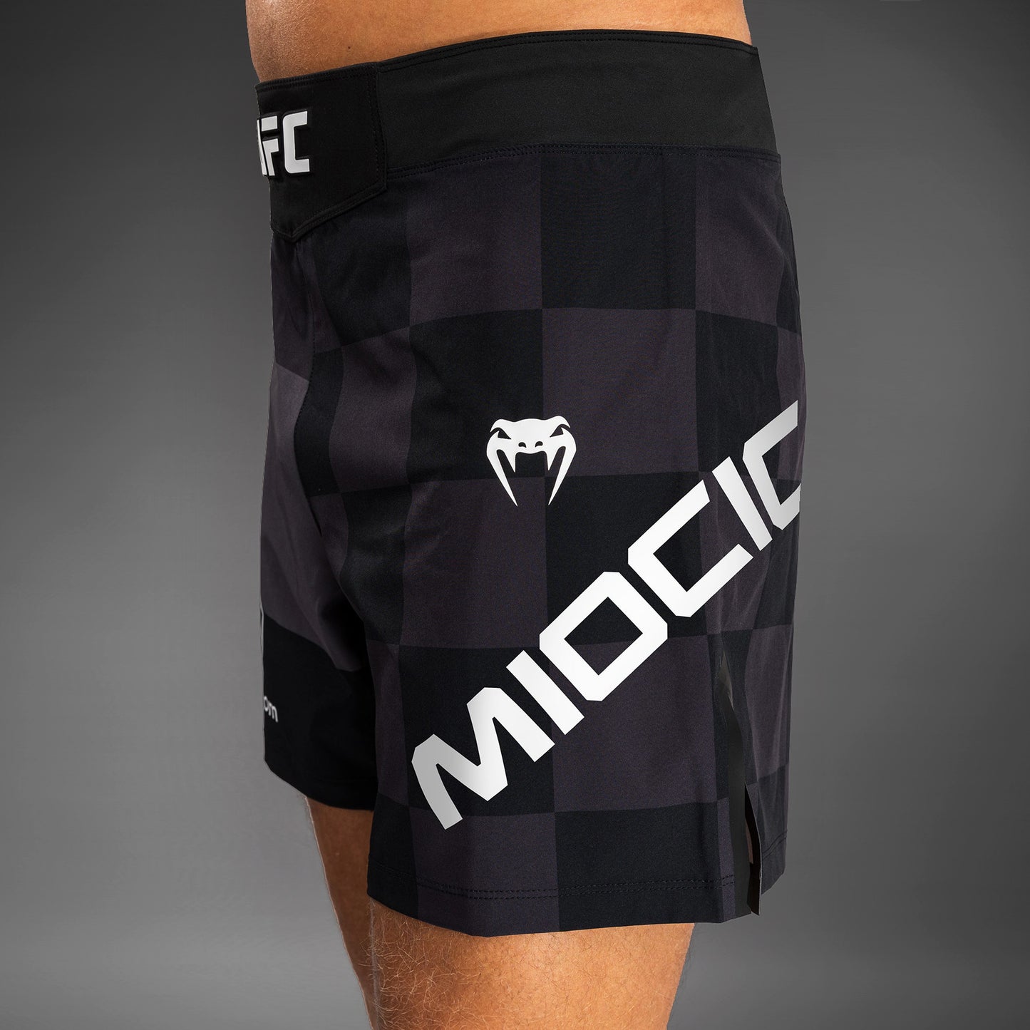 UFC Unrivaled by Venum Stipe Miocic Pantalones Cortos de Lucha Ajustados para Hombres - Negro