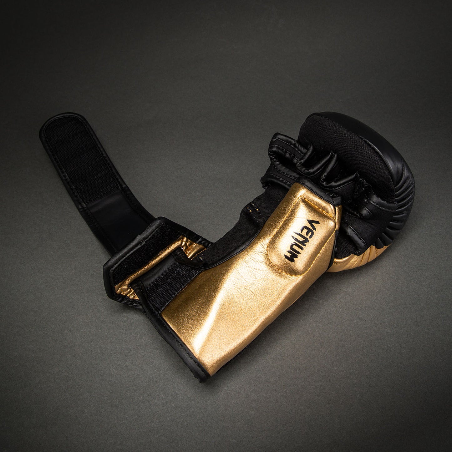Venum Attack 2.0 Guantes de Sparring de Piel – Oro/Negro