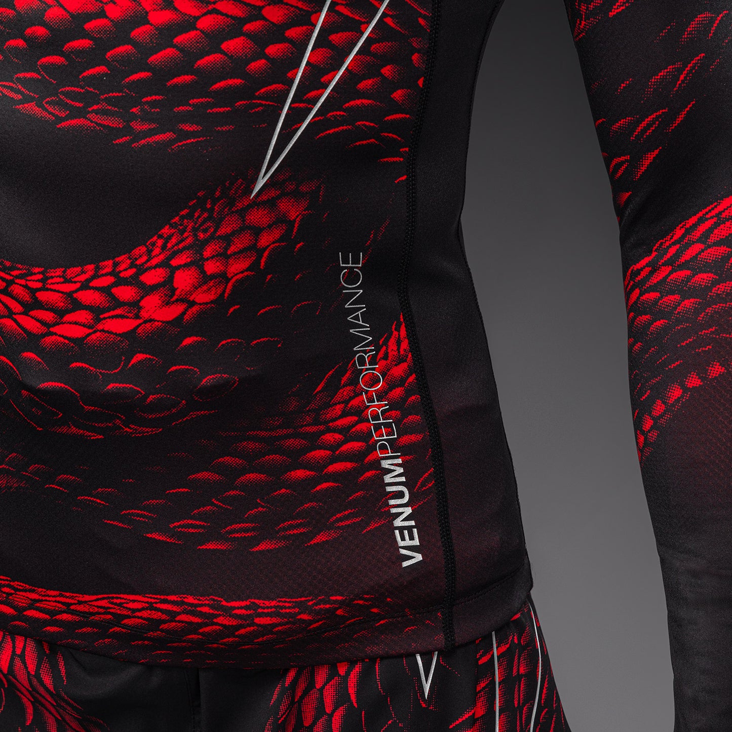 Venum Matupa Rashguard Manga Larga - Negro/Rojo/Plata