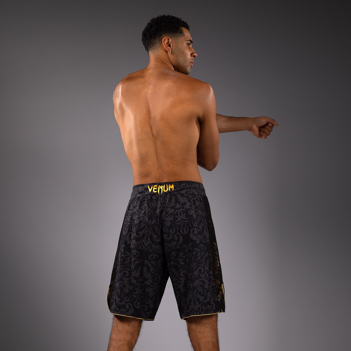 Venum x Topuria Unmatched Edition Pantalones de Lucha - Negro/Dorado