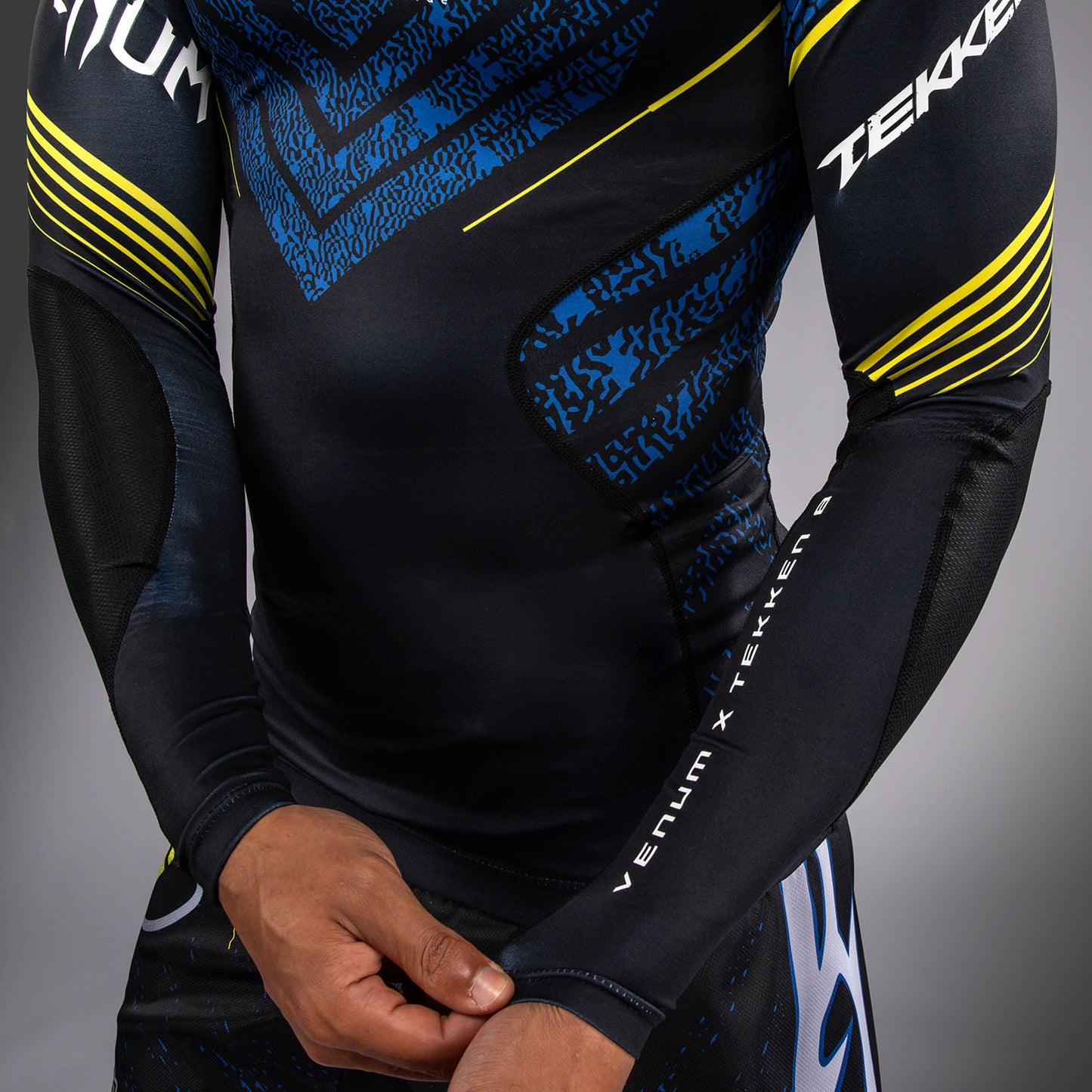 Venum x TEKKEN 8 Rashguard Manga Larga King - Negro/Amarillo