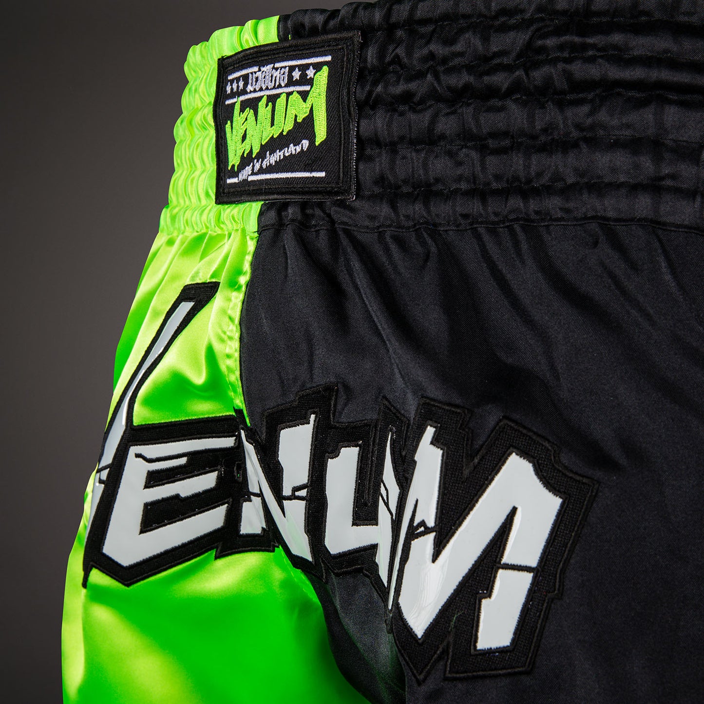 Venum Inferno 2.0 Pantalones Cortos de Muay Thai - Verde/Negro