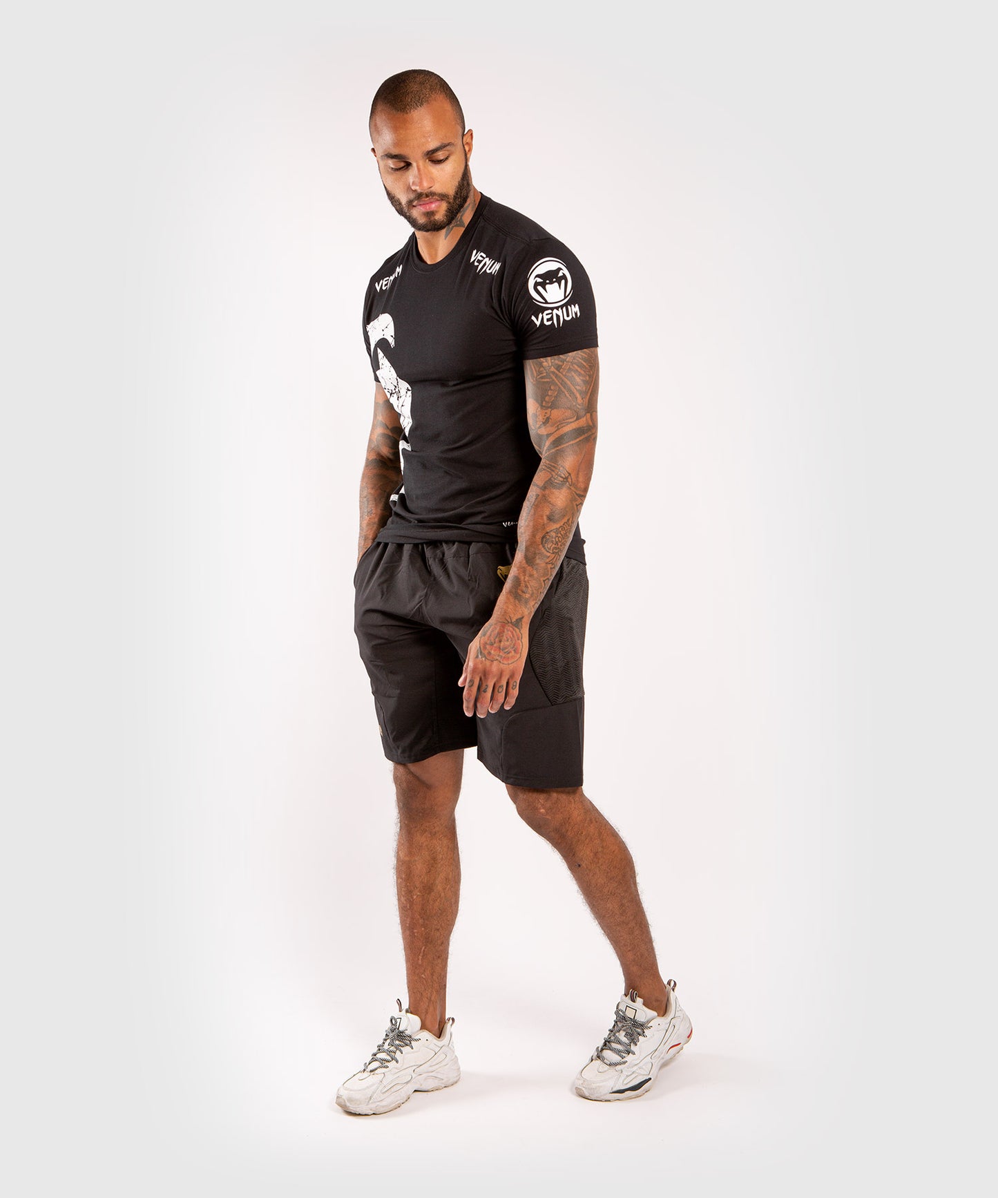 Camiseta Venum Giant - Negro