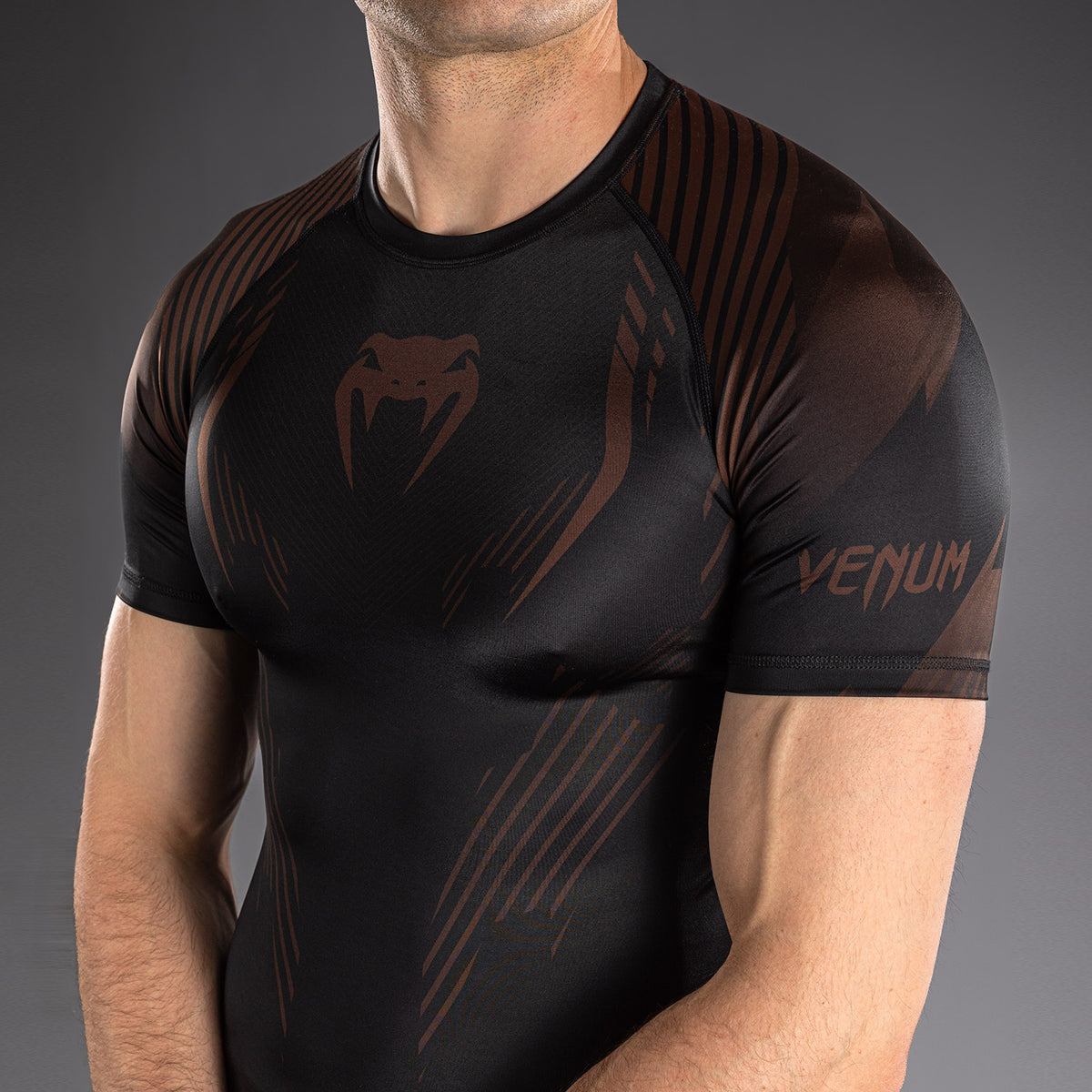 Venum No-Gi 6.0 Rashguard Manga Corta - Negro/Marrón