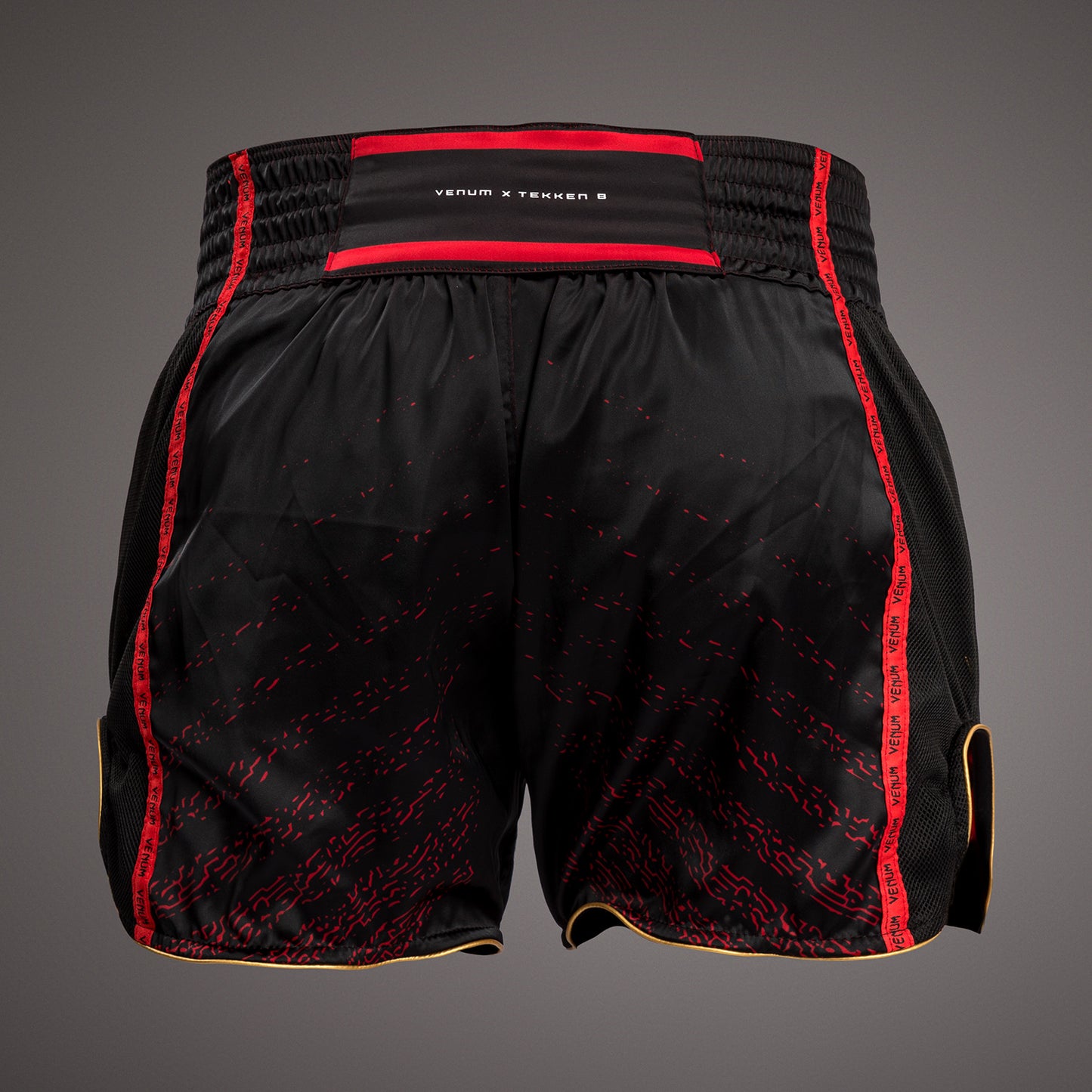 Venum x TEKKEN 8 - Marshall Law Muay Thai Shorts - Negro/Rojo/Dorado