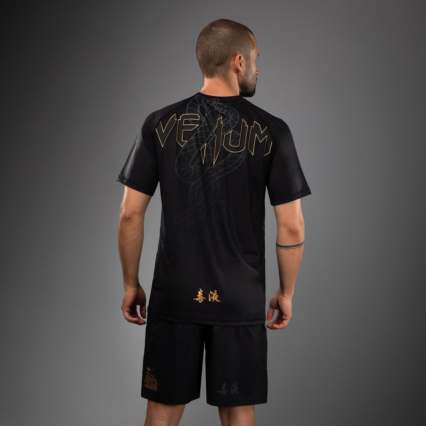 Venum Serpenti Dry Tech Camiseta – Negro/Plata/Dorado