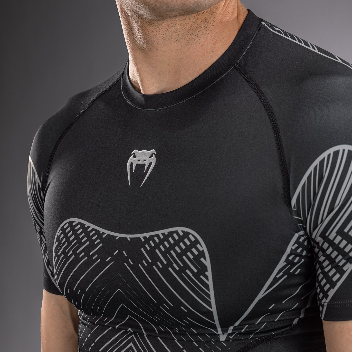 Venum Midnight Fury Rashguard Manga Corta – Negro/Gris/Plata