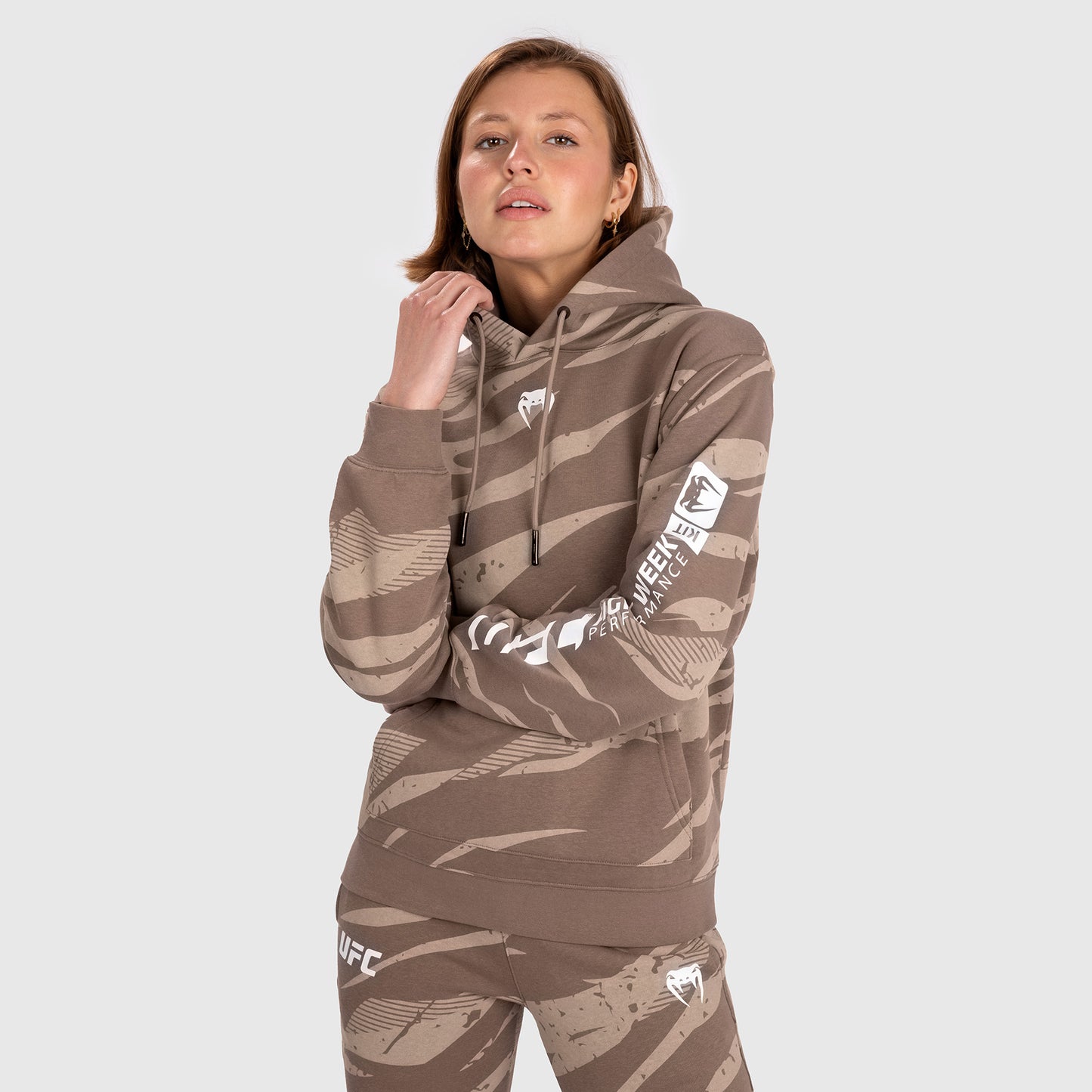 UFC Adrenaline By Venum Fight Week Sudadera Con Capucha para Mujer - Desert Camo