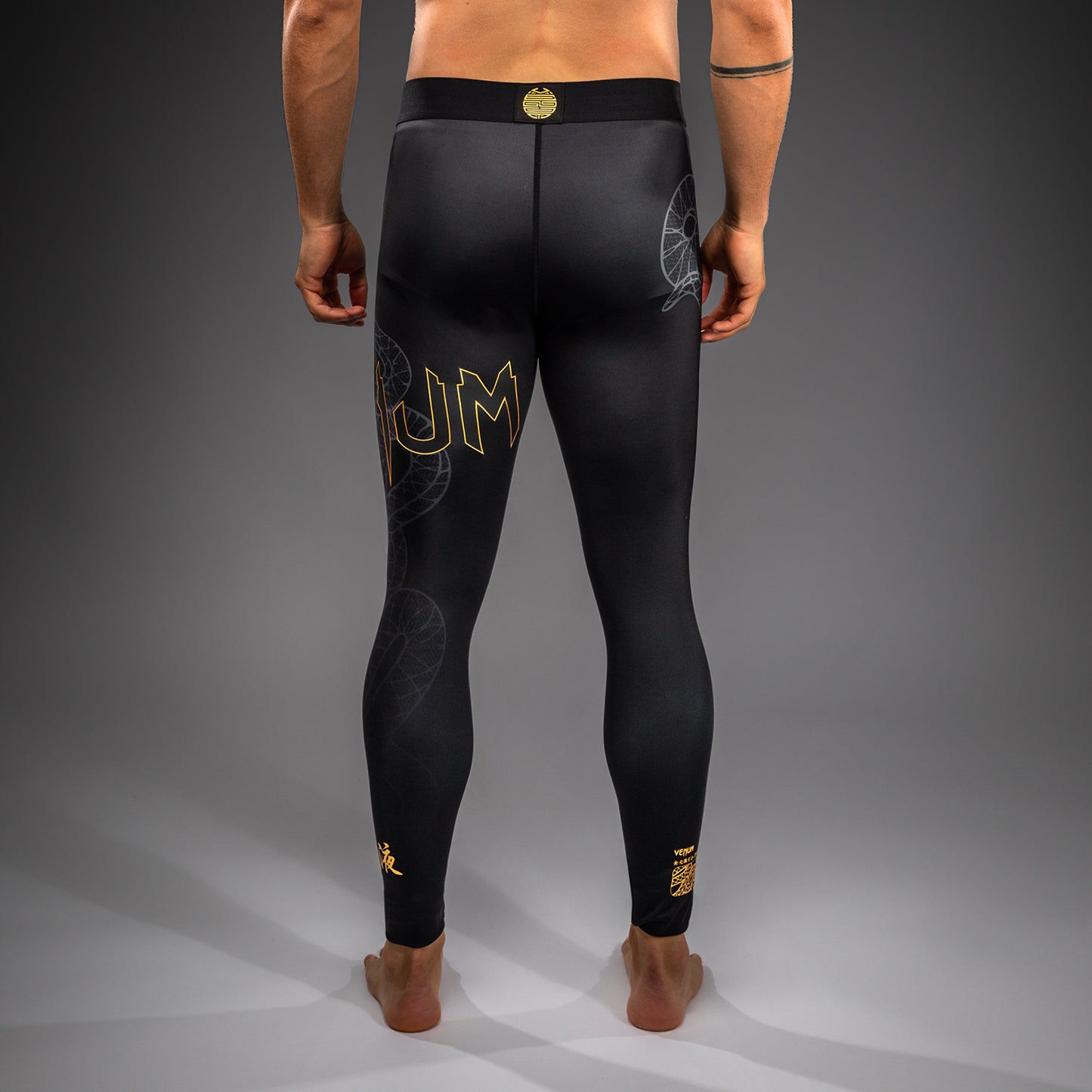 Venum Serpenti Mallas – Negro/Plateado/Dorado