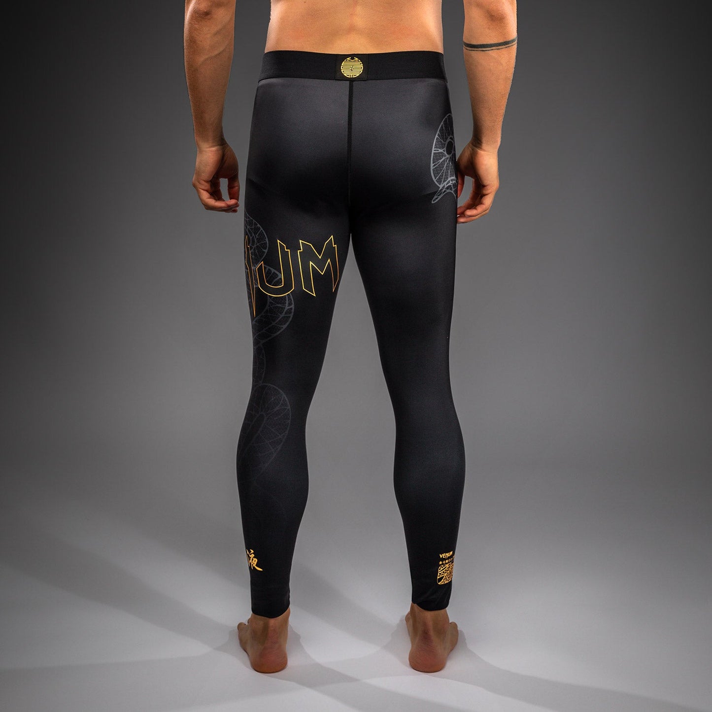 Venum Serpenti Mallas – Negro/Plateado/Dorado