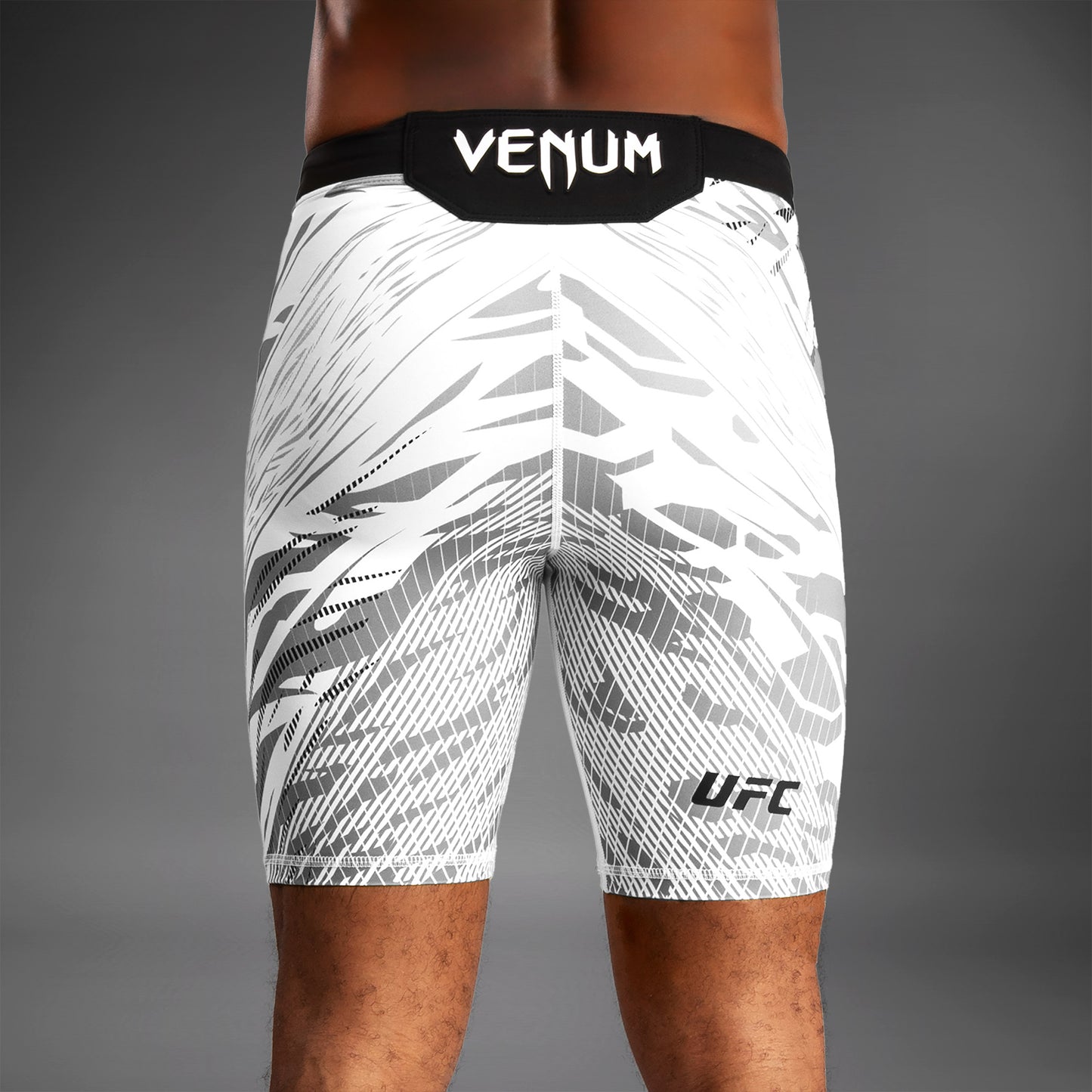 UFC Fusion by Venum Authentic Fight Night Vale Tudo Shorts para Hombre - Blanco