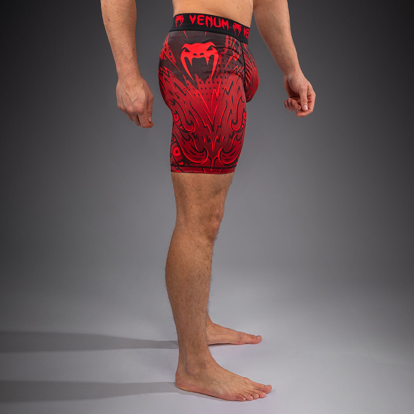 Venum Wolf Atak Short de Compresión – Negro/Rojo