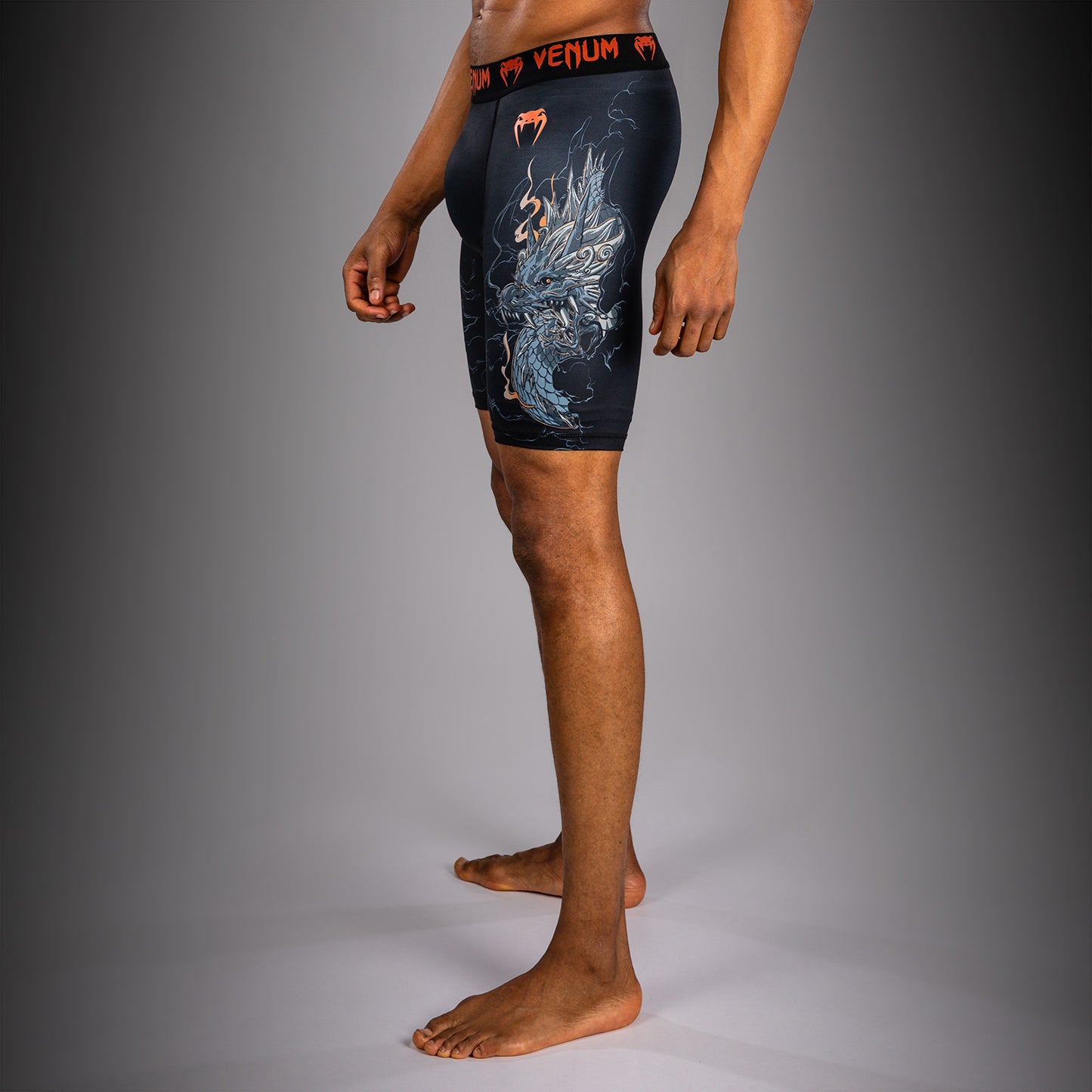 Venum Thunder Dragon Short de Compresión – Negro/Gris/Cobre