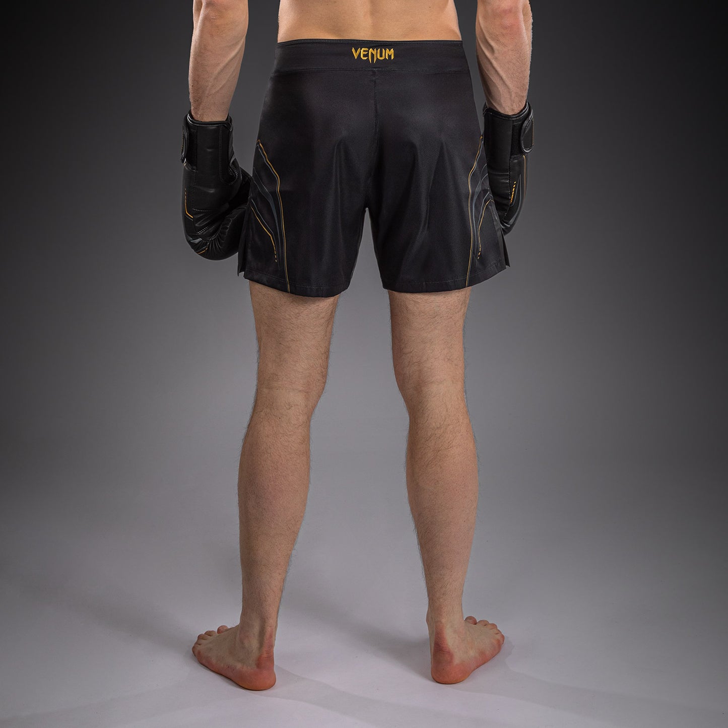 Venum Streamline Short de Combate – Negro/Oro