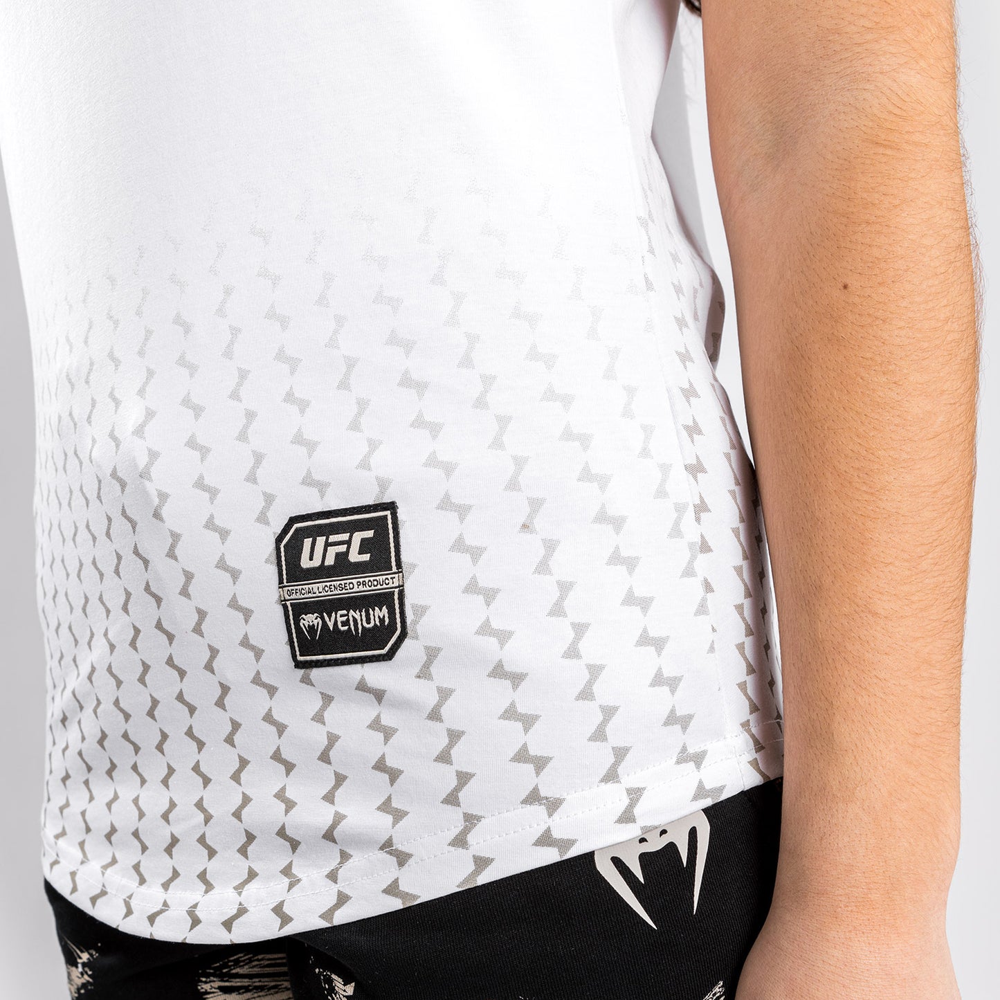 Camiseta UFC Venum Authentic Fight Week 2.0 - Para mujer - Blanco