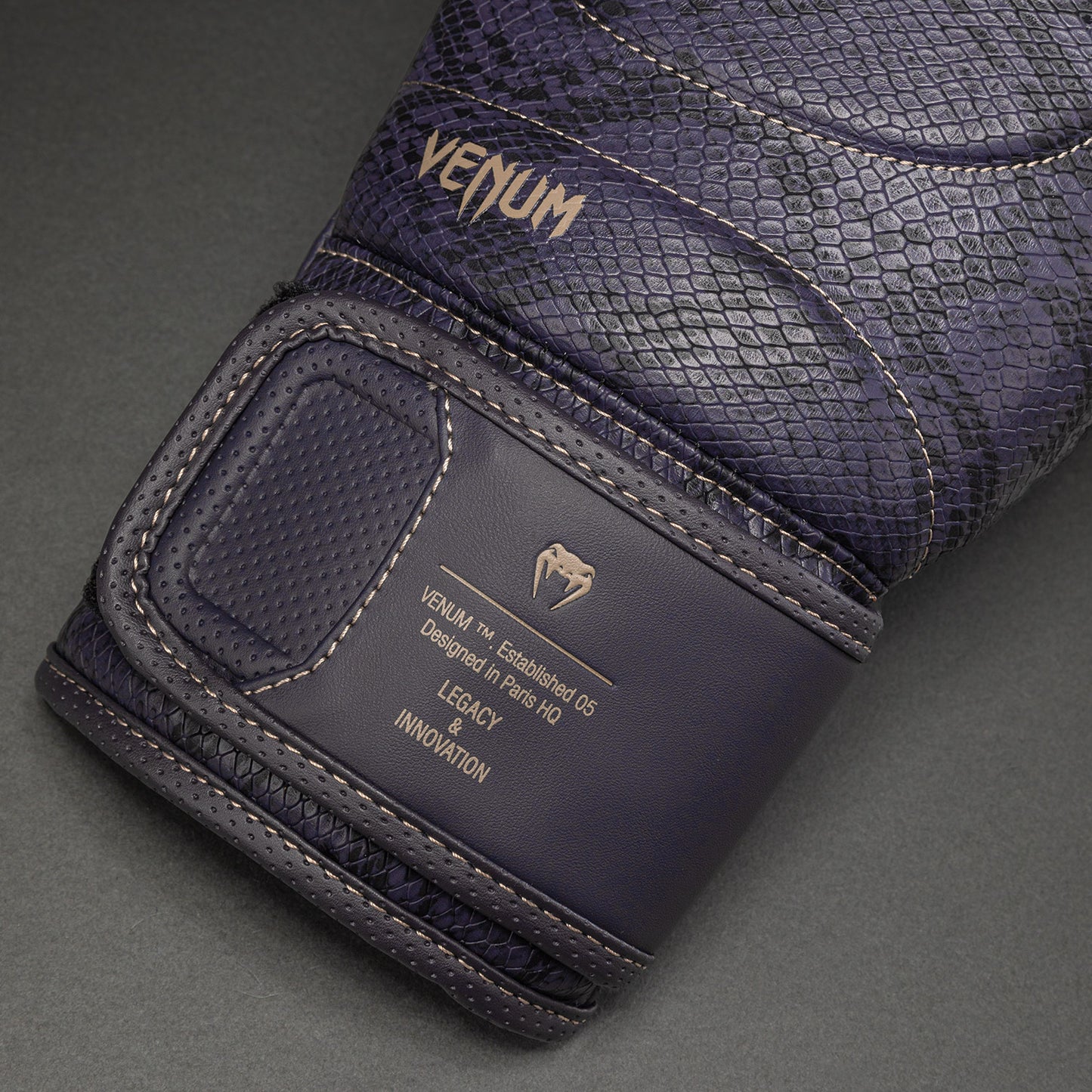 Venum Impact Evo Scales Guantes de Boxeo – Púrpura Oscuro