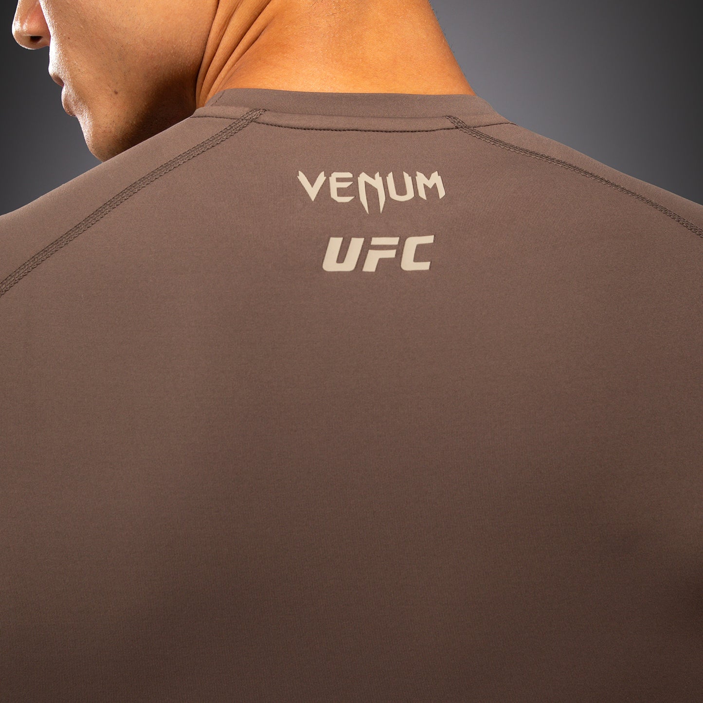 Venum UFC Unity by Venum Authentic Fight Week Rashguard Técnico de Manga Larga para Hombre - Marrón