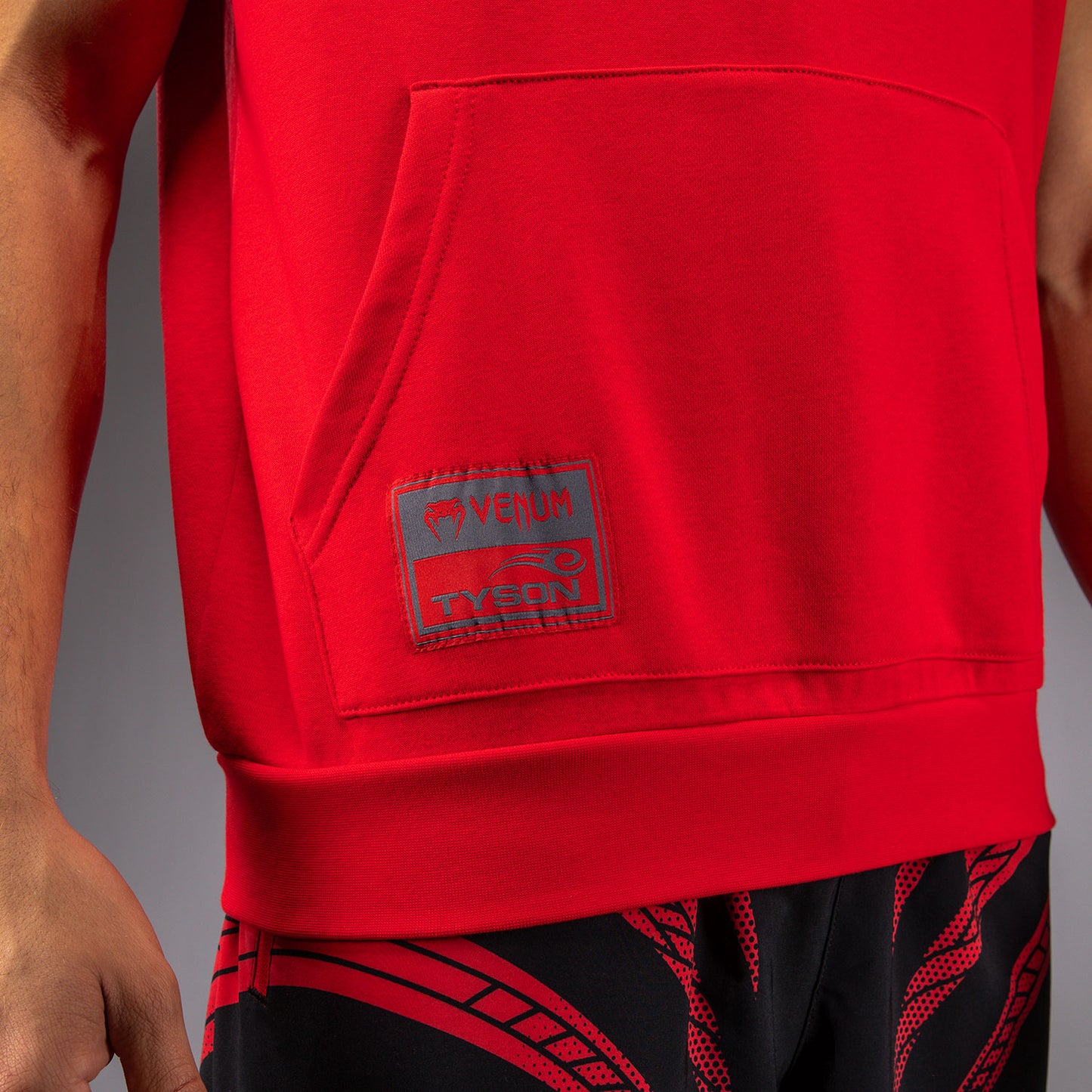 Venum x Mike Tyson Tiger Sudadera Sin Mangas - Rojo Intenso/Negro Profundo