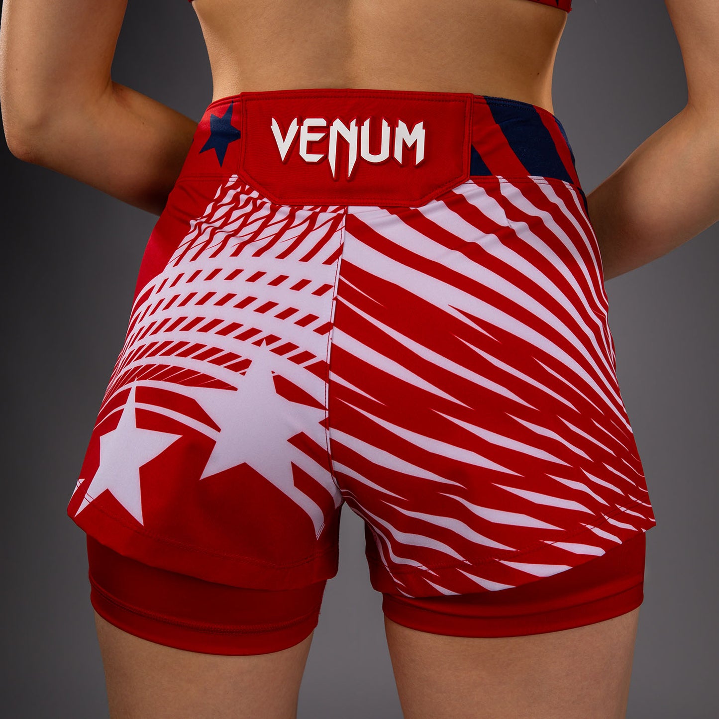 Official UFC Freedom 250 by Venum Authentic Fight Night Fight Shorts para mujer - Rojo