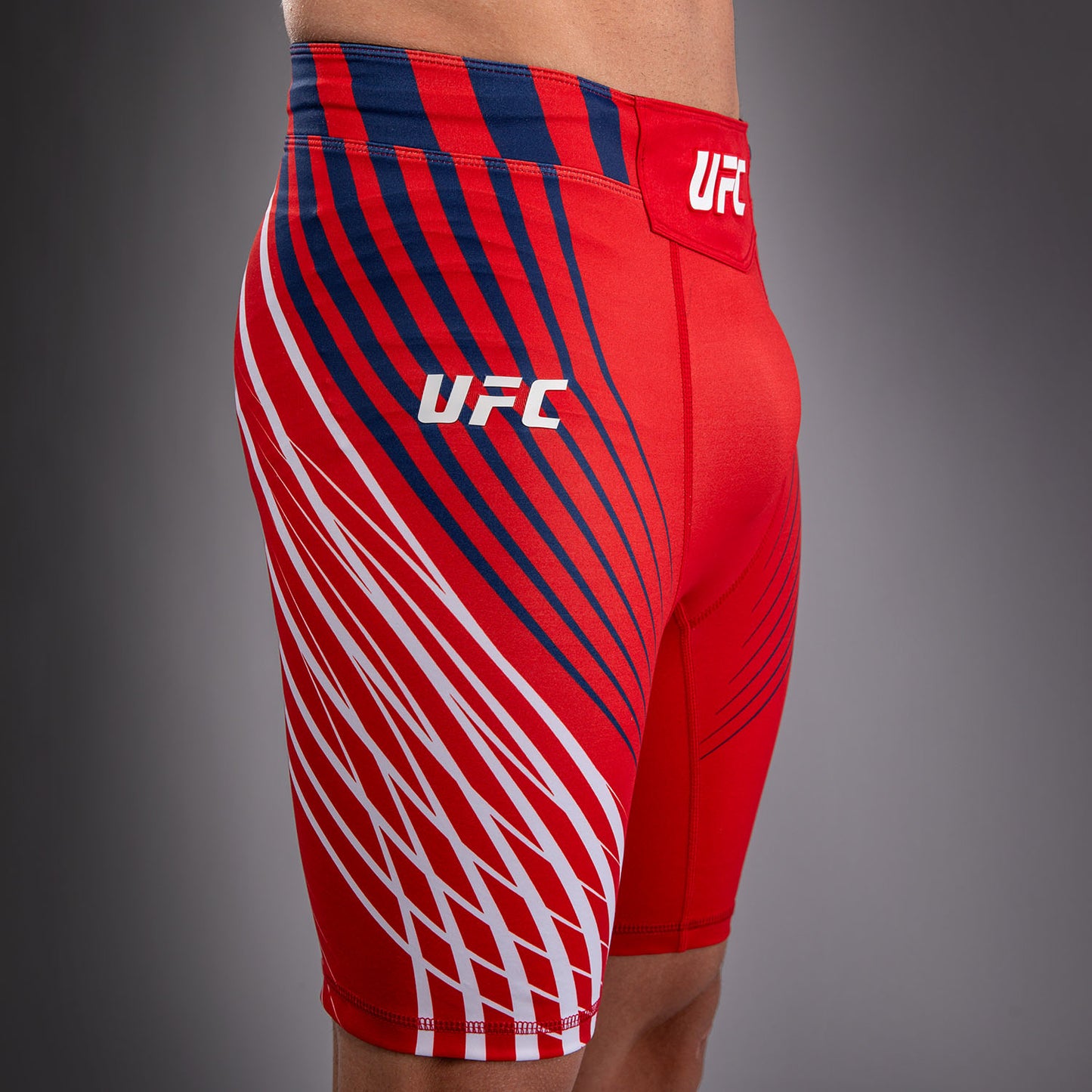 Official UFC Freedom 250 by Venum Authentic Fight Night Vale Tudo Shorts para hombre - Rojo
