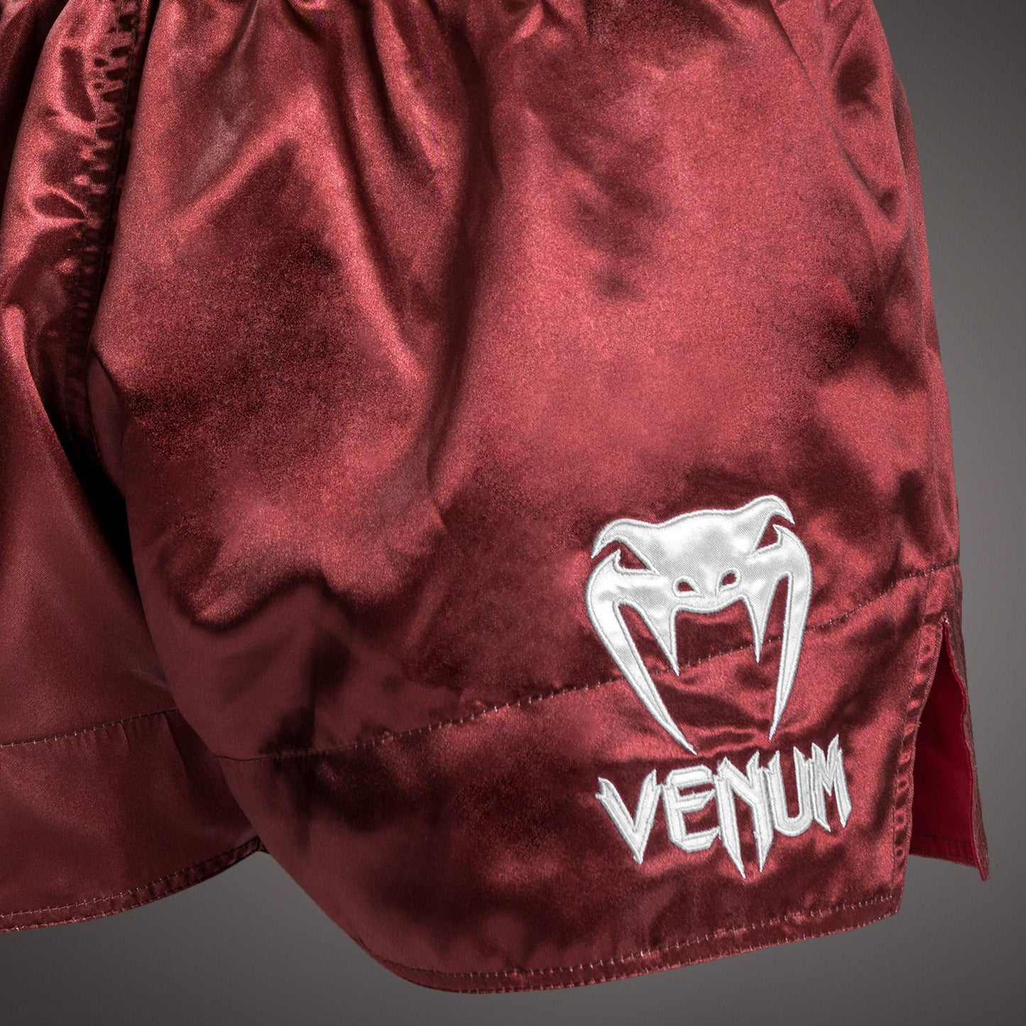 Venum Classic Pantalón corto de muay thai - Borgoña/Dorado/Blanco