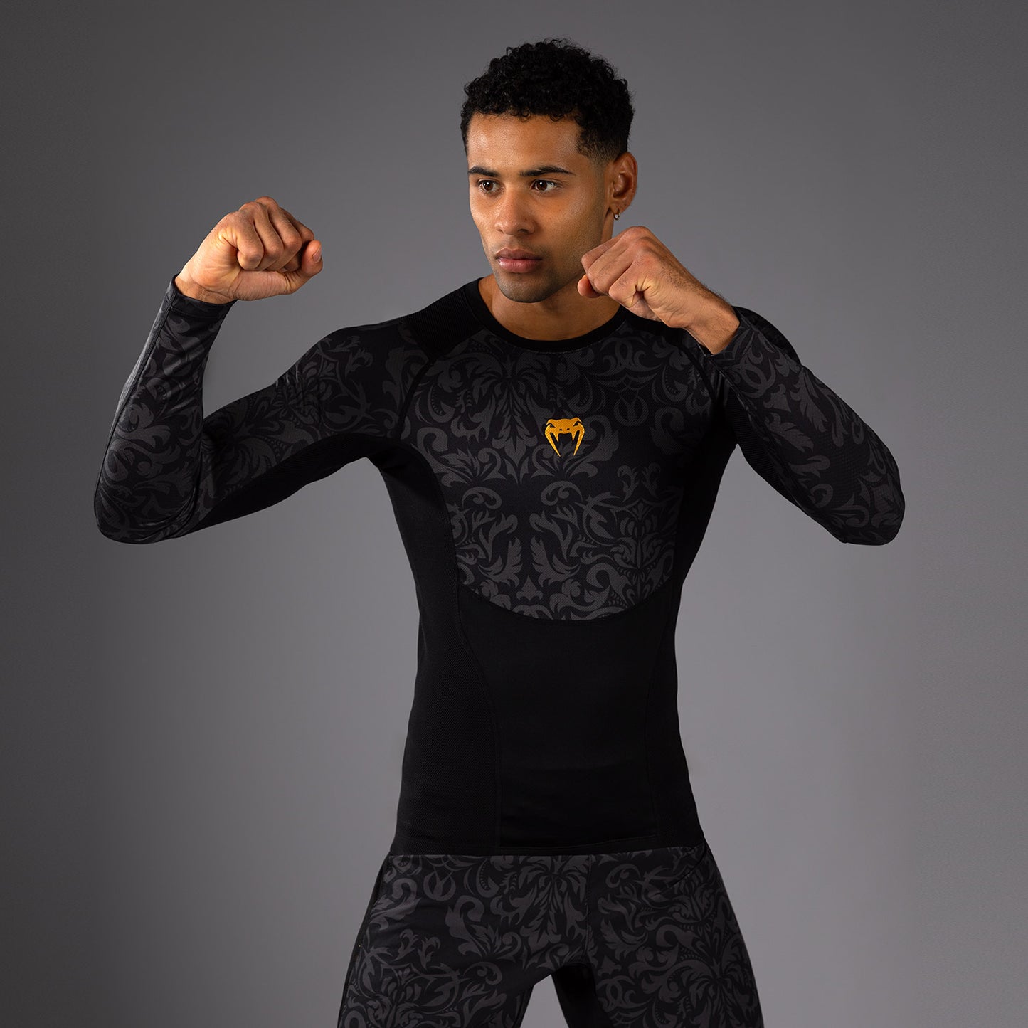 Venum x Topuria Unmatched Edition Camiseta de Manga Larga Rashguard - Negro/Dorado