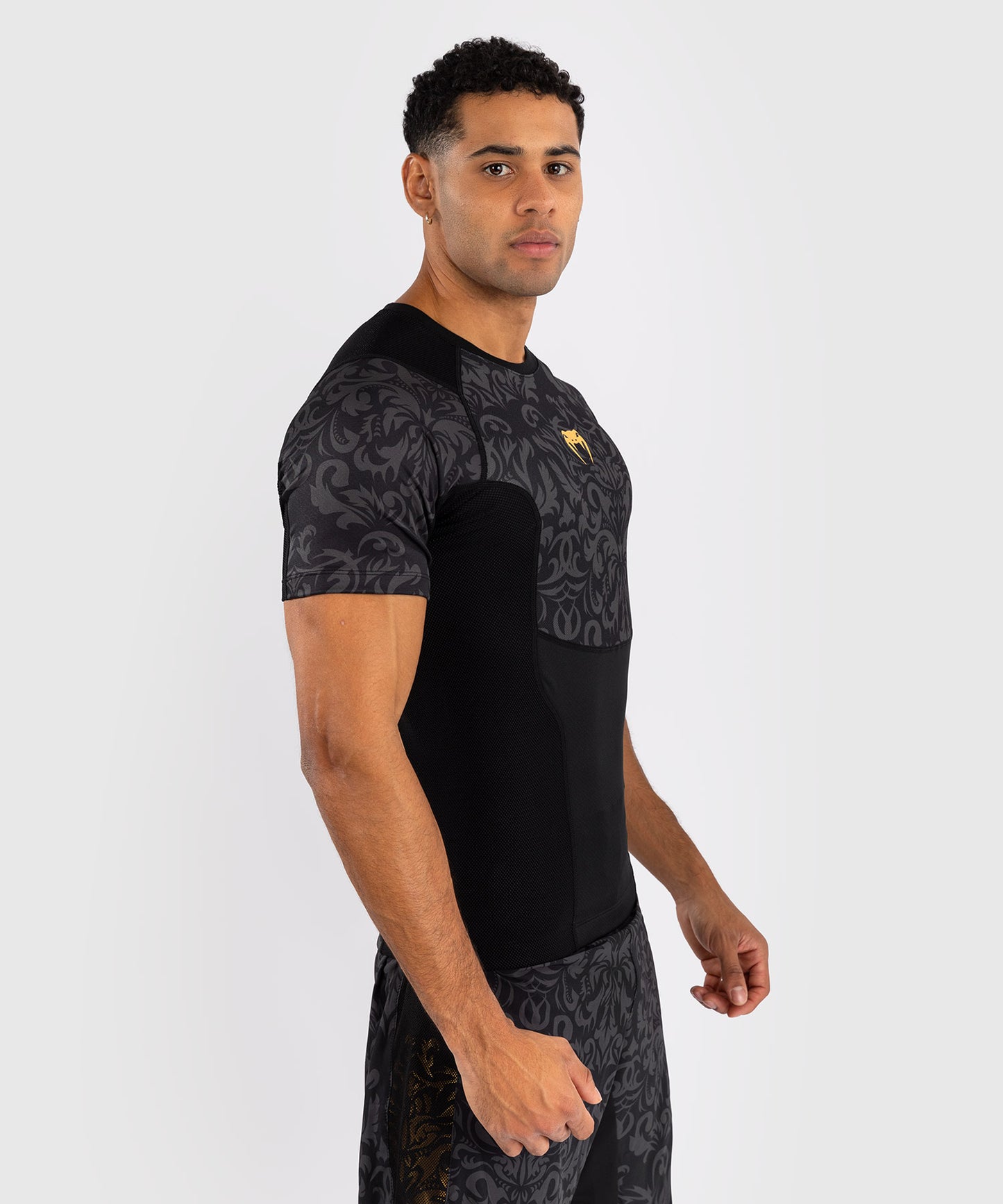 Venum x Topuria Unmatched Edition Camiseta de Manga Corta Rashguard - Negro/Dorado